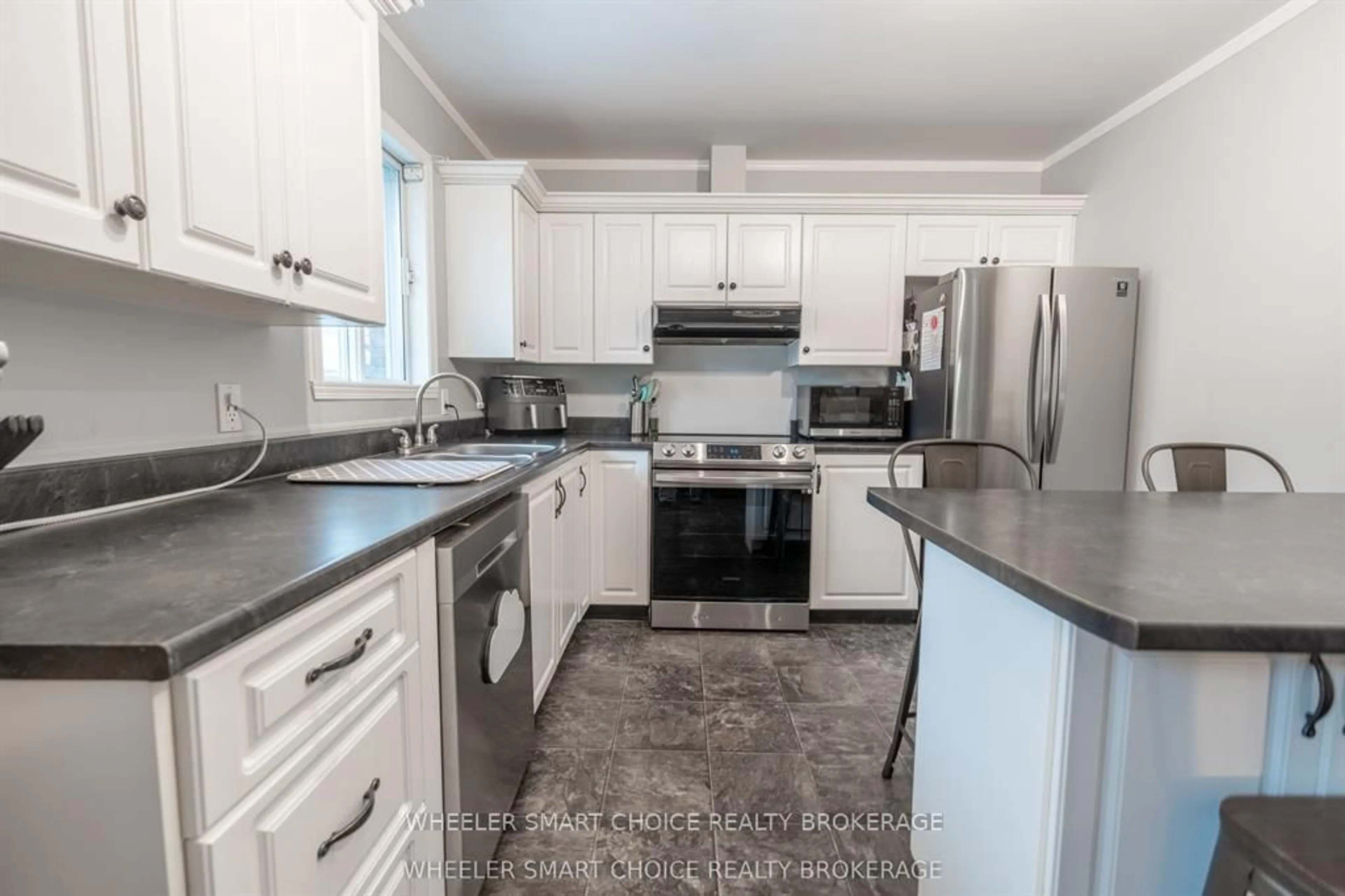 Unknown for 402 Cline Ave, Cornwall Ontario K6J 5M8