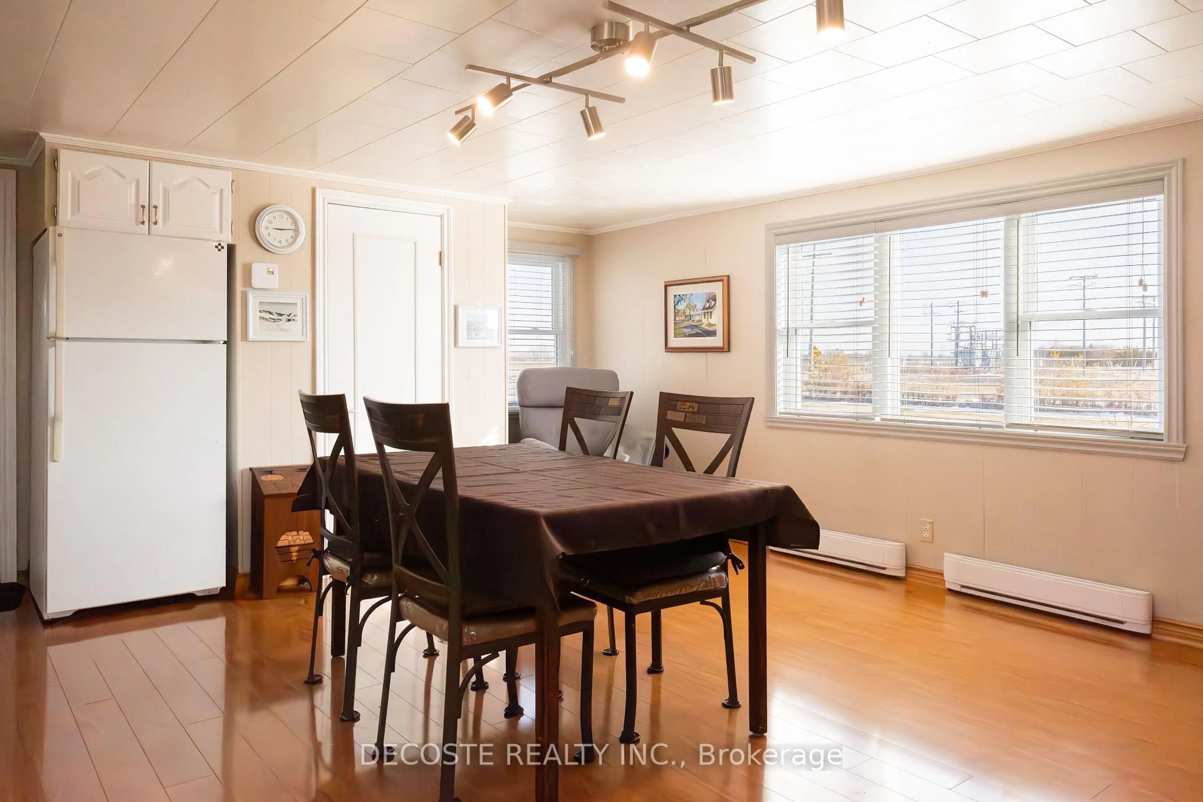Dining room, wood/laminate floor for 21930 Menard Rd, North Glengarry Ontario K0B 1H0