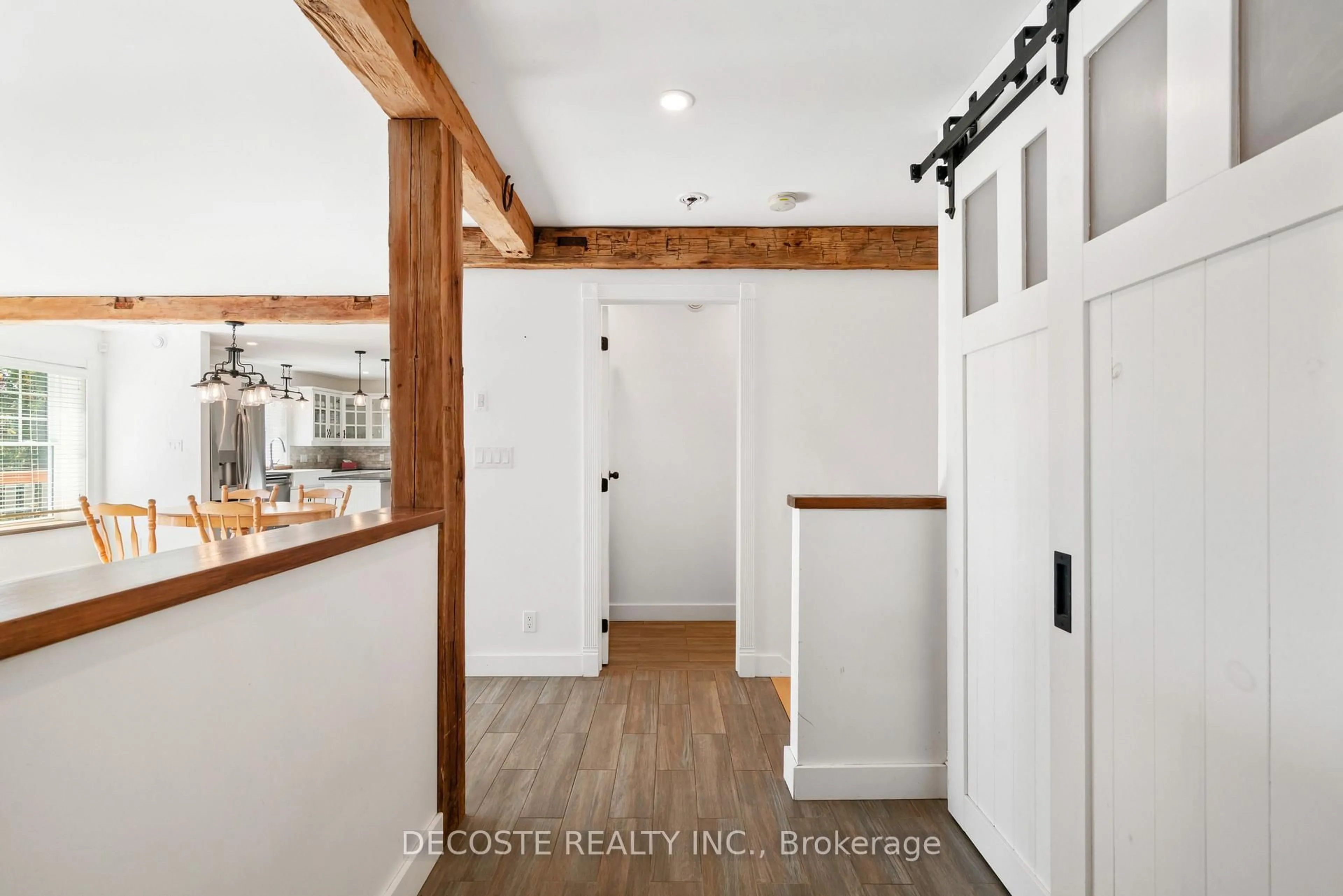 Indoor entryway for 19201 Second St, North Glengarry Ontario K0C 1B0