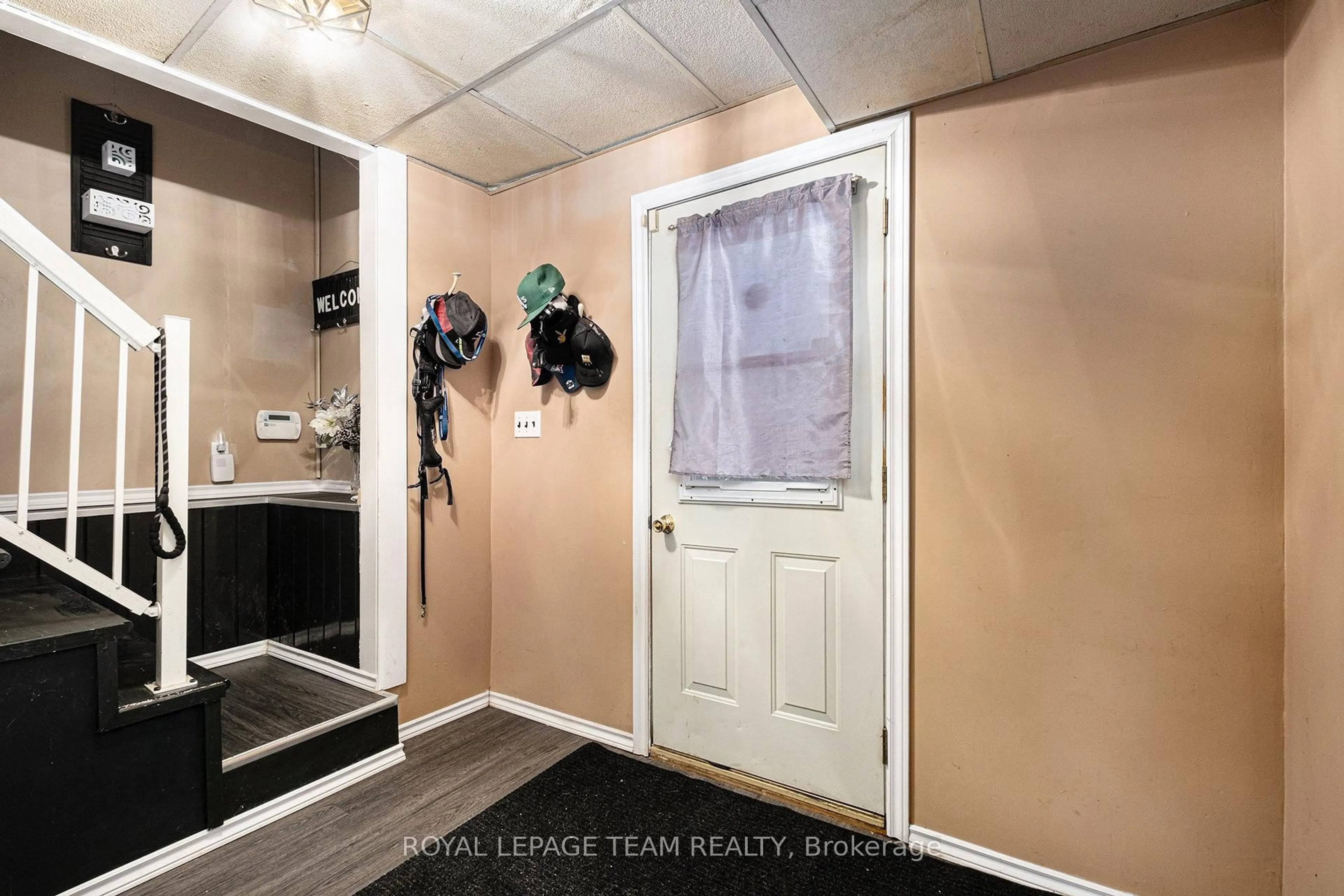 Indoor entryway for 88 Bay Rd, Rideau Lakes Ontario K0G 1L0