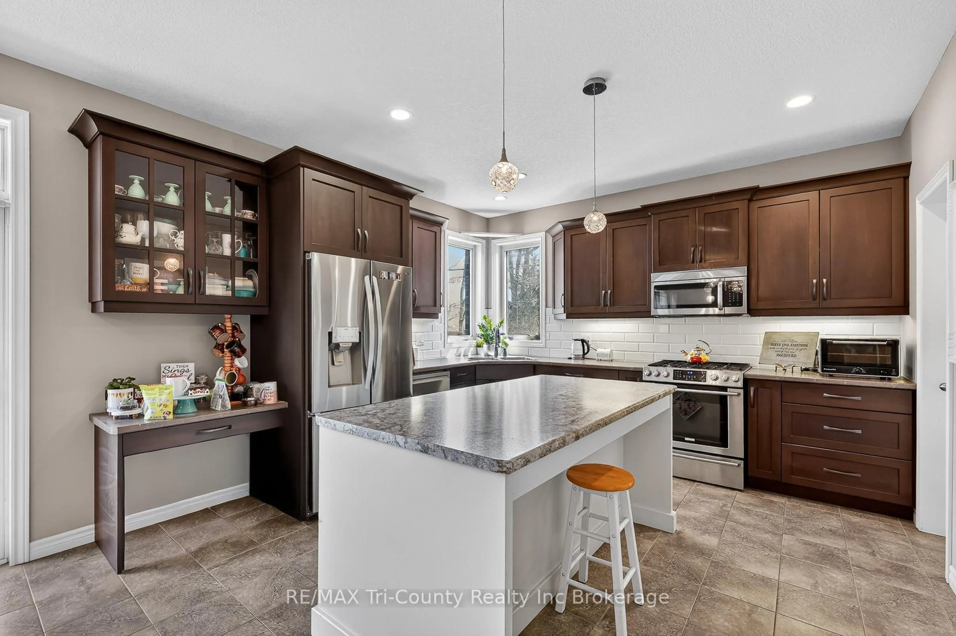 Open concept kitchen, ceramic/tile floor for 68 Colin Ave, Tillsonburg Ontario N4G 0E5