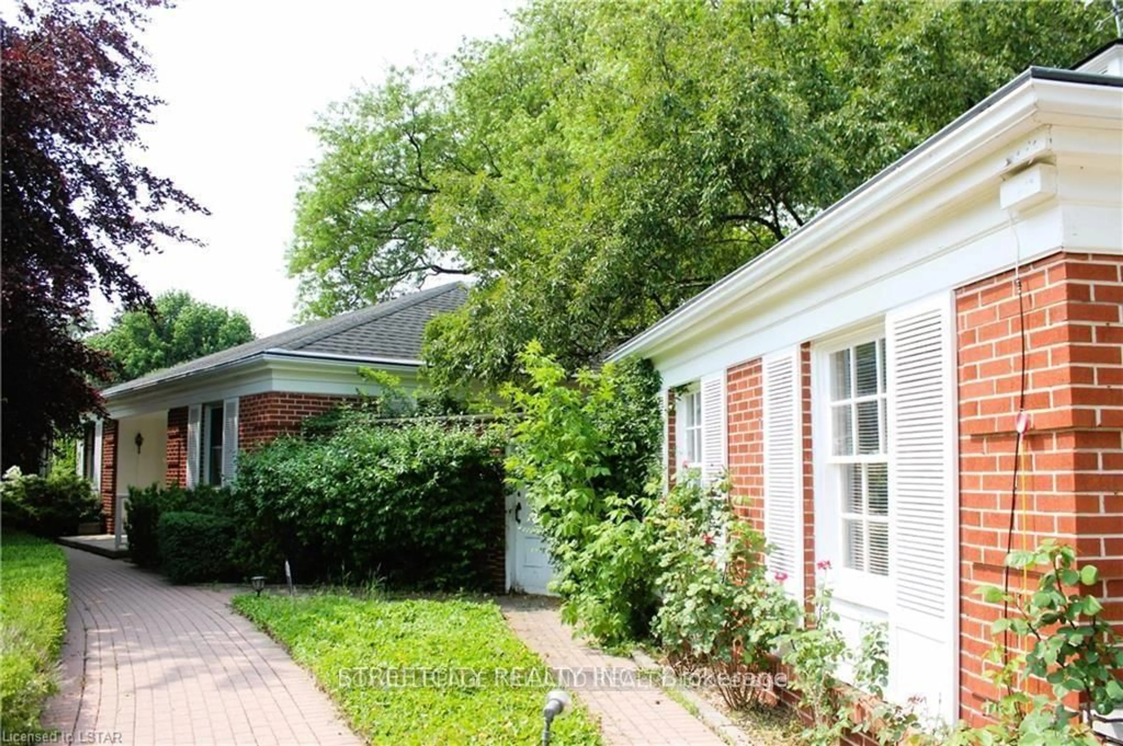 Home with brick exterior material, street for 1517 Gloucester Rd, London North Ontario N6H 2S5