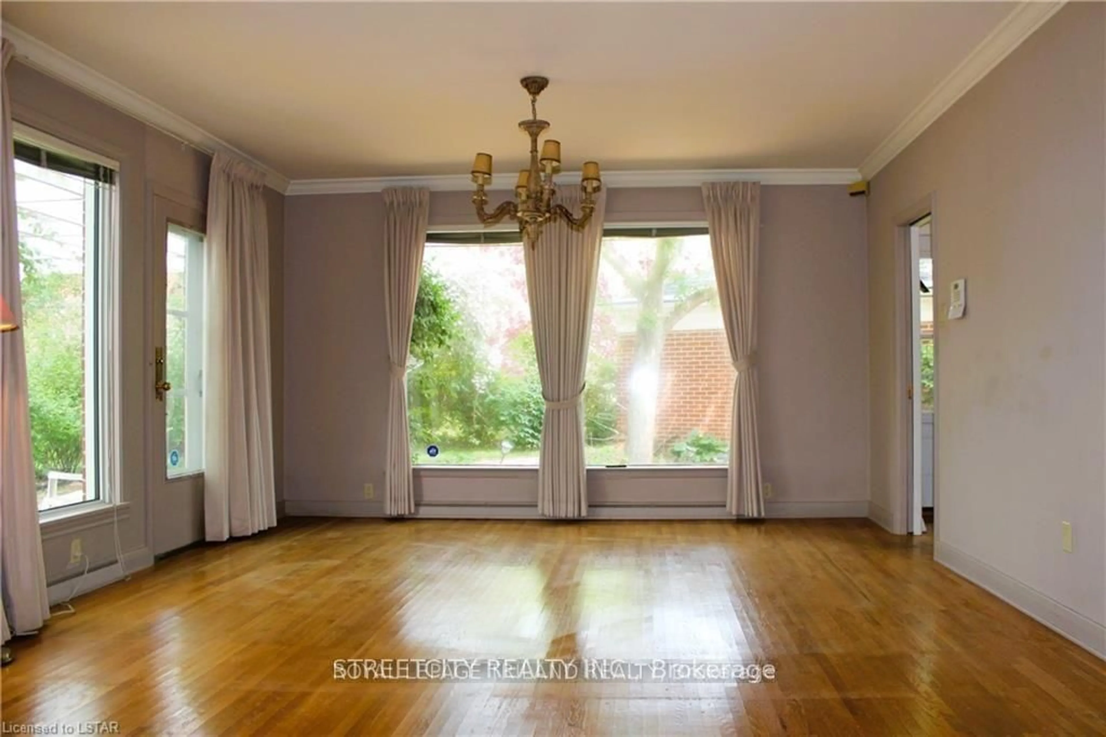 Dining room, unknown for 1517 Gloucester Rd, London North Ontario N6H 2S5