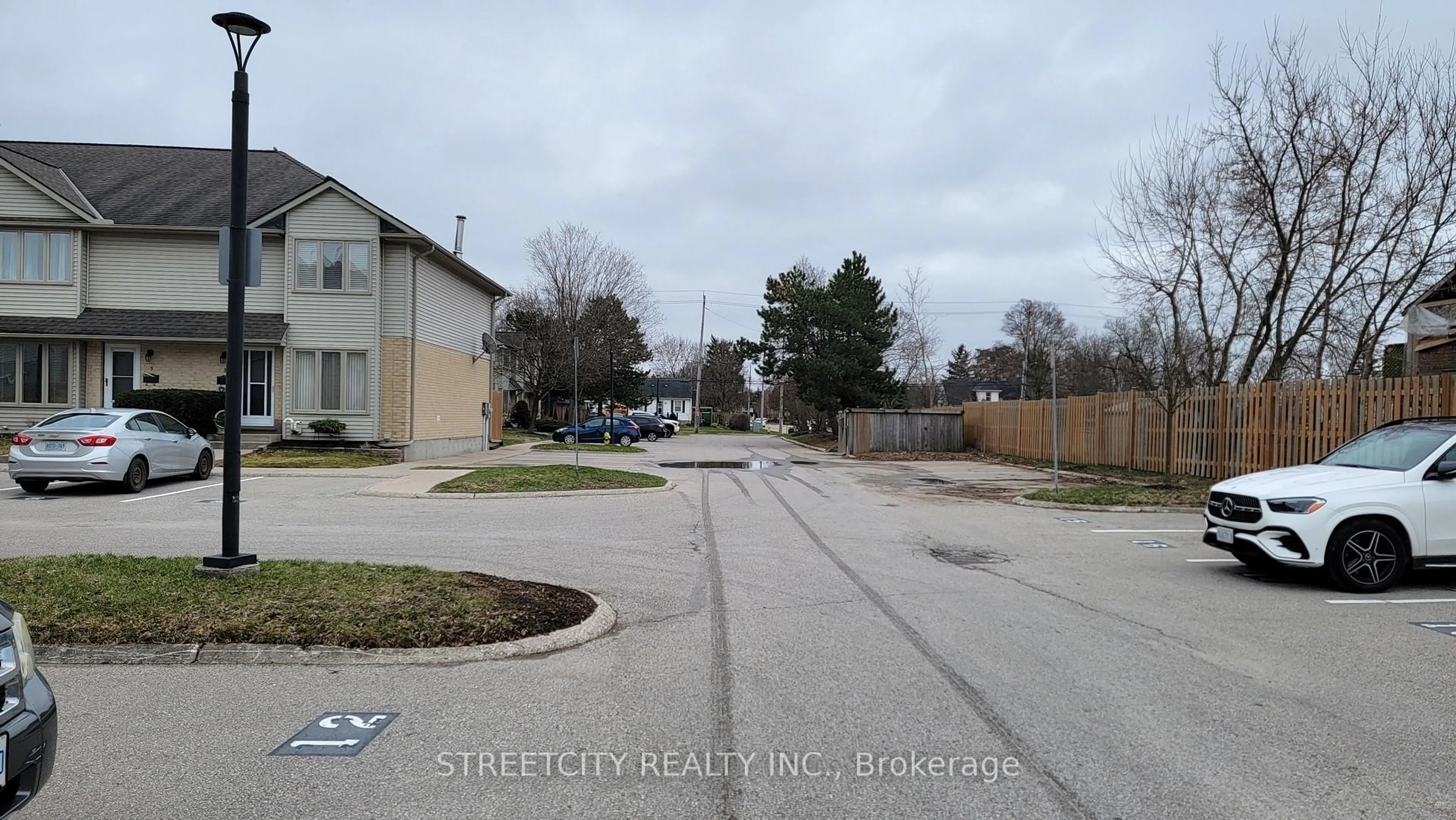 Blurry image for 1138 Kipps Lane #17, London East Ontario N5Y 5K6