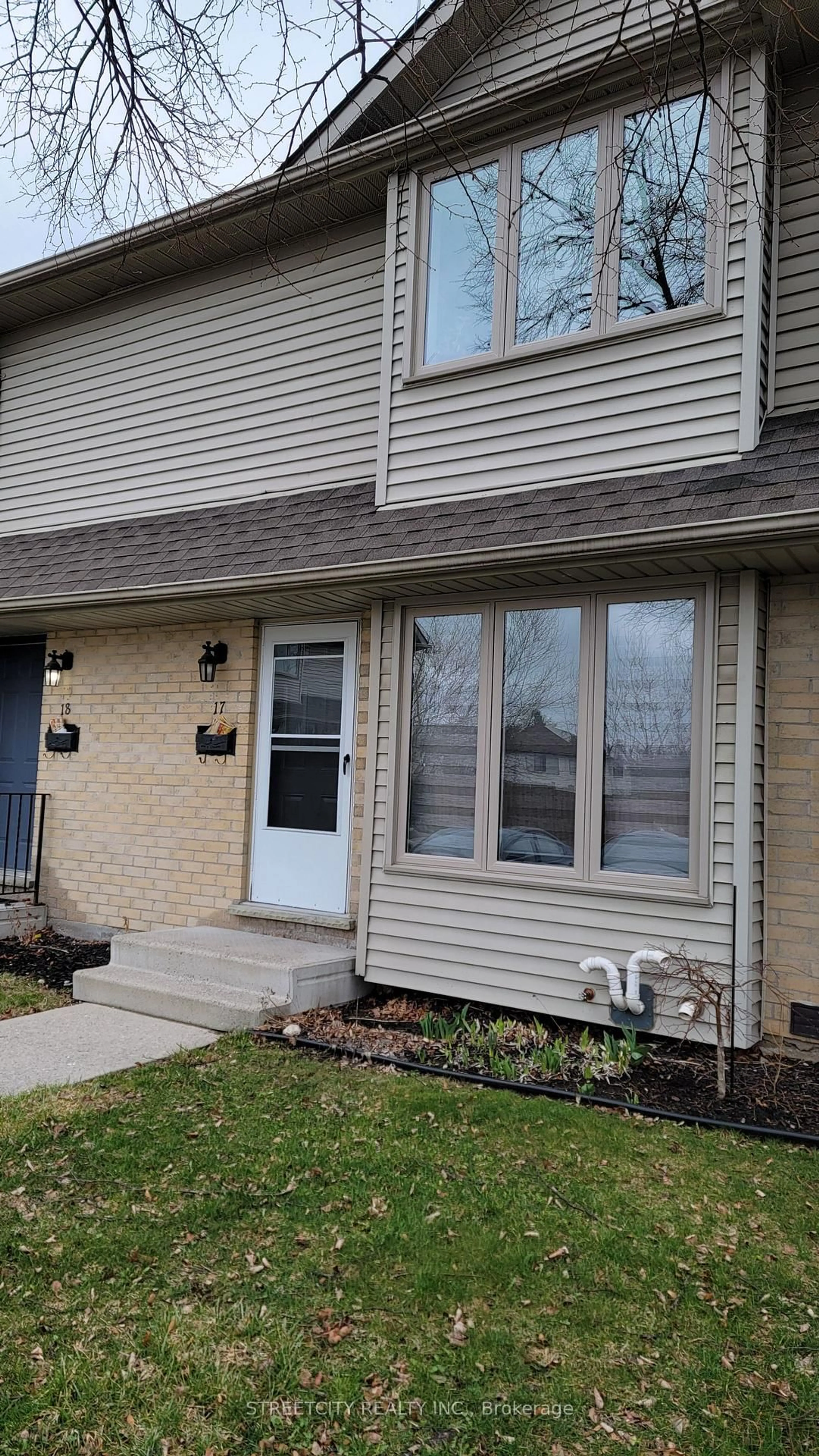Home with vinyl exterior material, street for 1138 Kipps Lane #17, London East Ontario N5Y 5K6