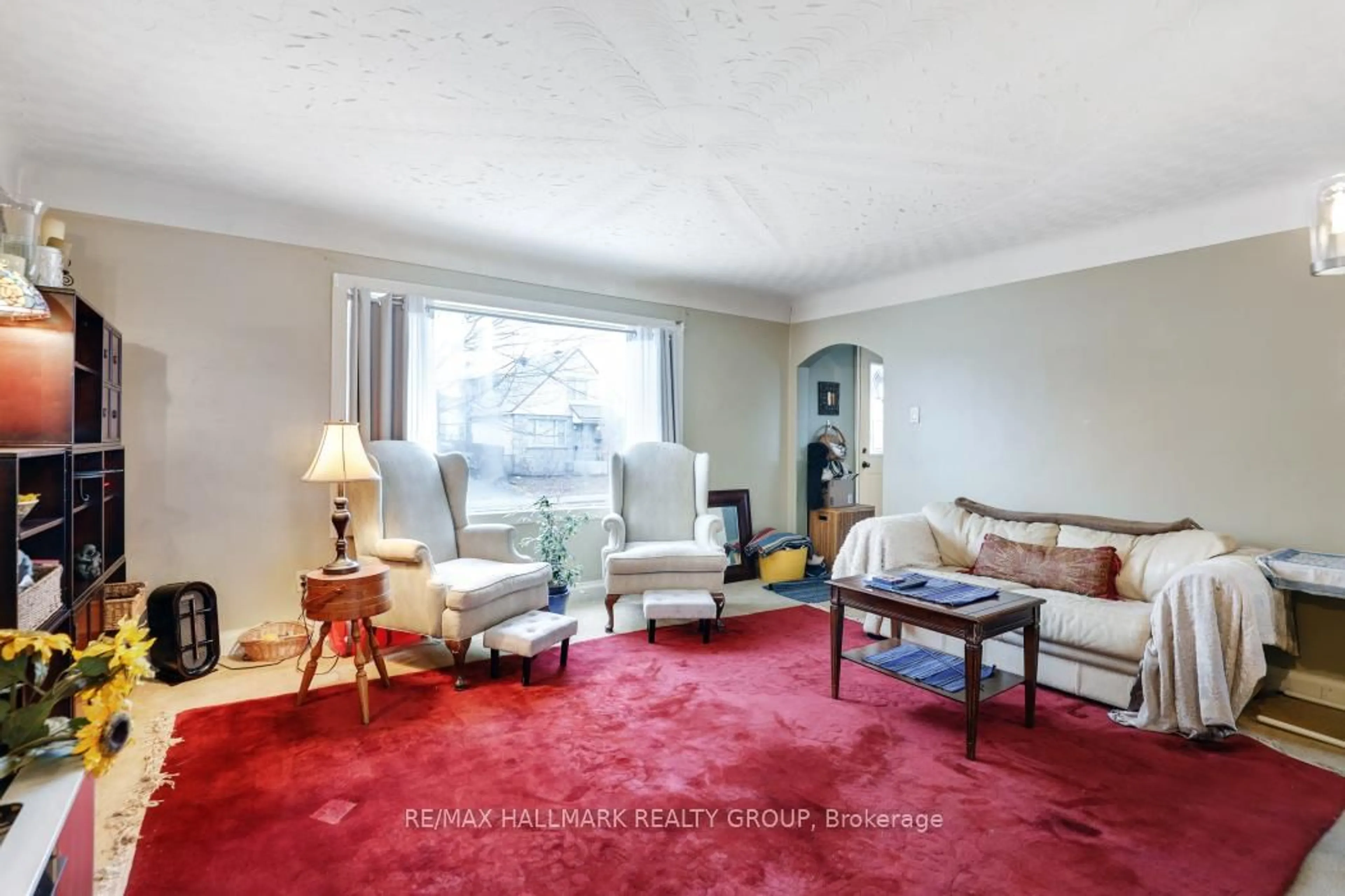 Living room with furniture, carpet floor for 324 Blake Blvd, Ottawa Ontario K1L 6L5