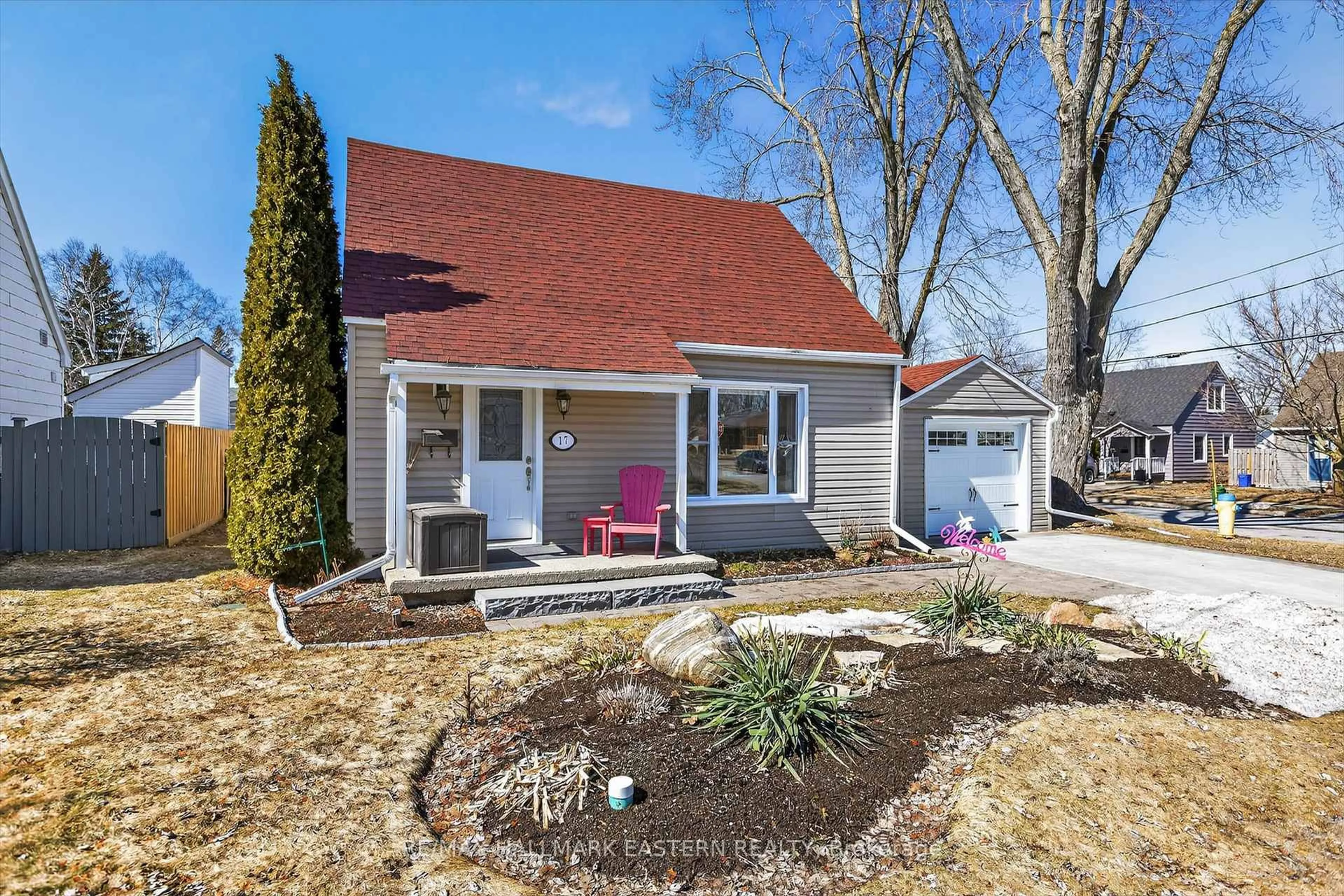 Home with vinyl exterior material, street for 17 Margaret Ave, Kawartha Lakes Ontario K9V 4E4