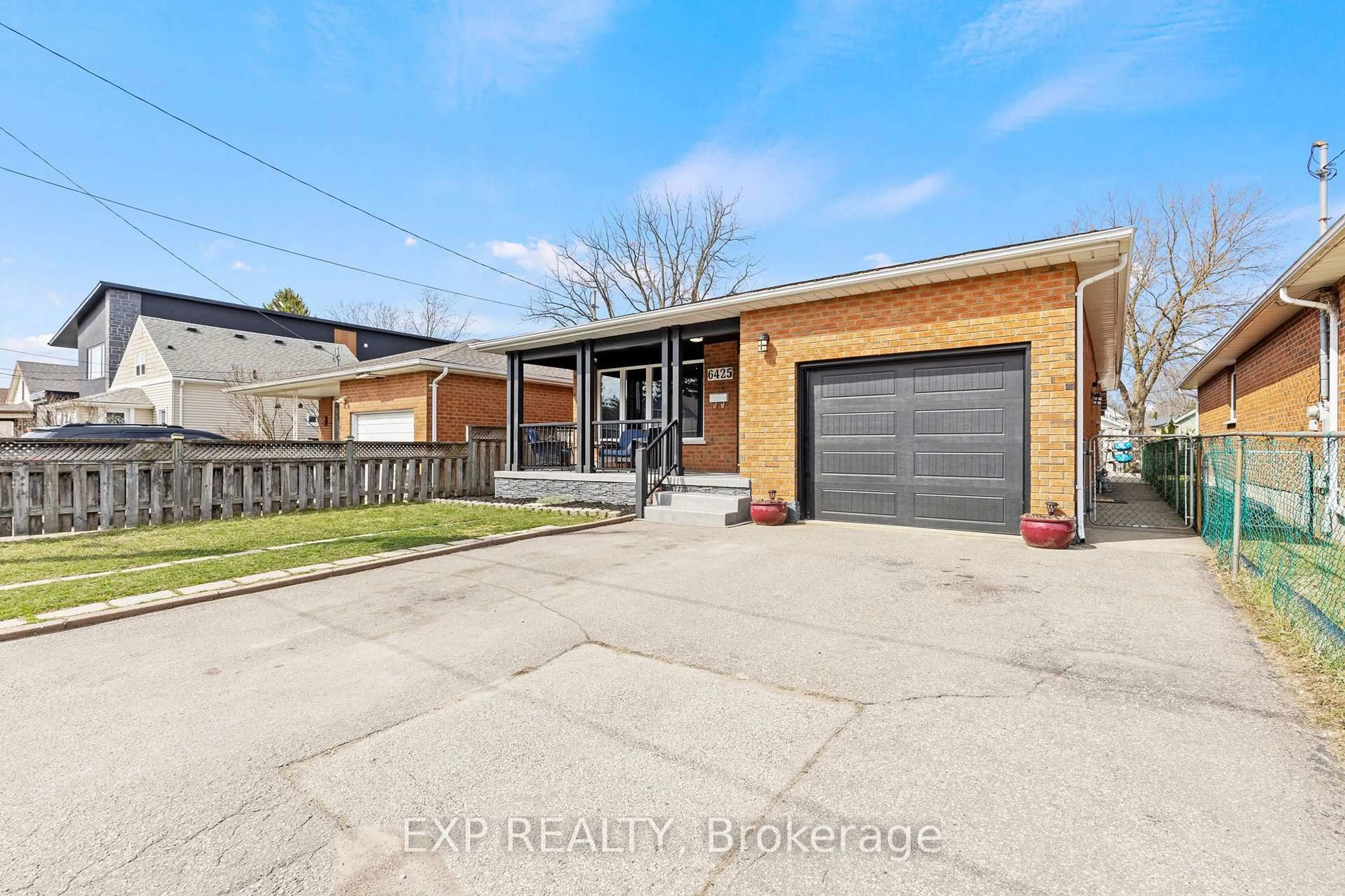 Home with brick exterior material, street for 6425 Murray St, Niagara Falls Ontario L2G 2K8