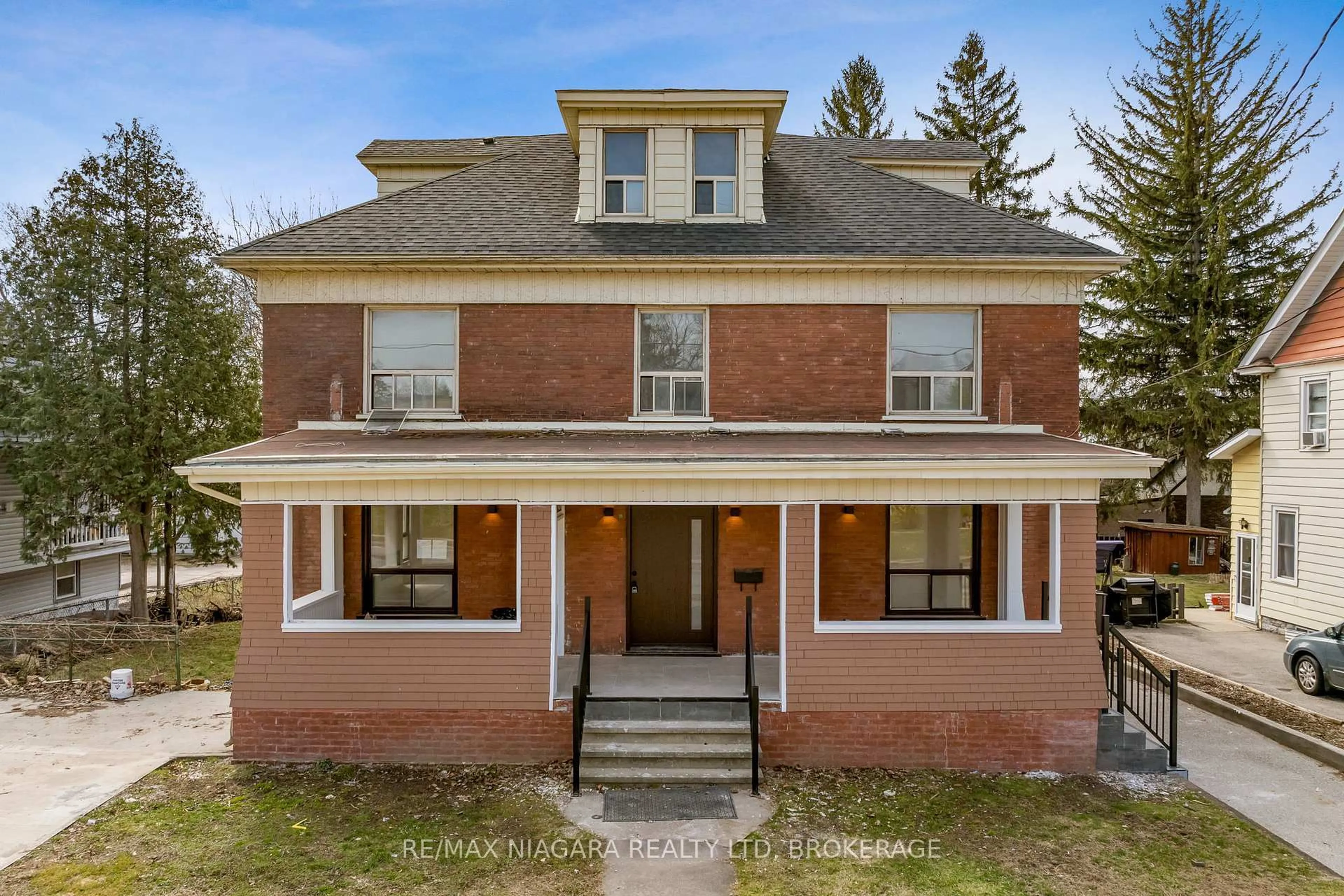 Home with brick exterior material, unknown for 6058 Culp St, Niagara Falls Ontario L2G 2B7