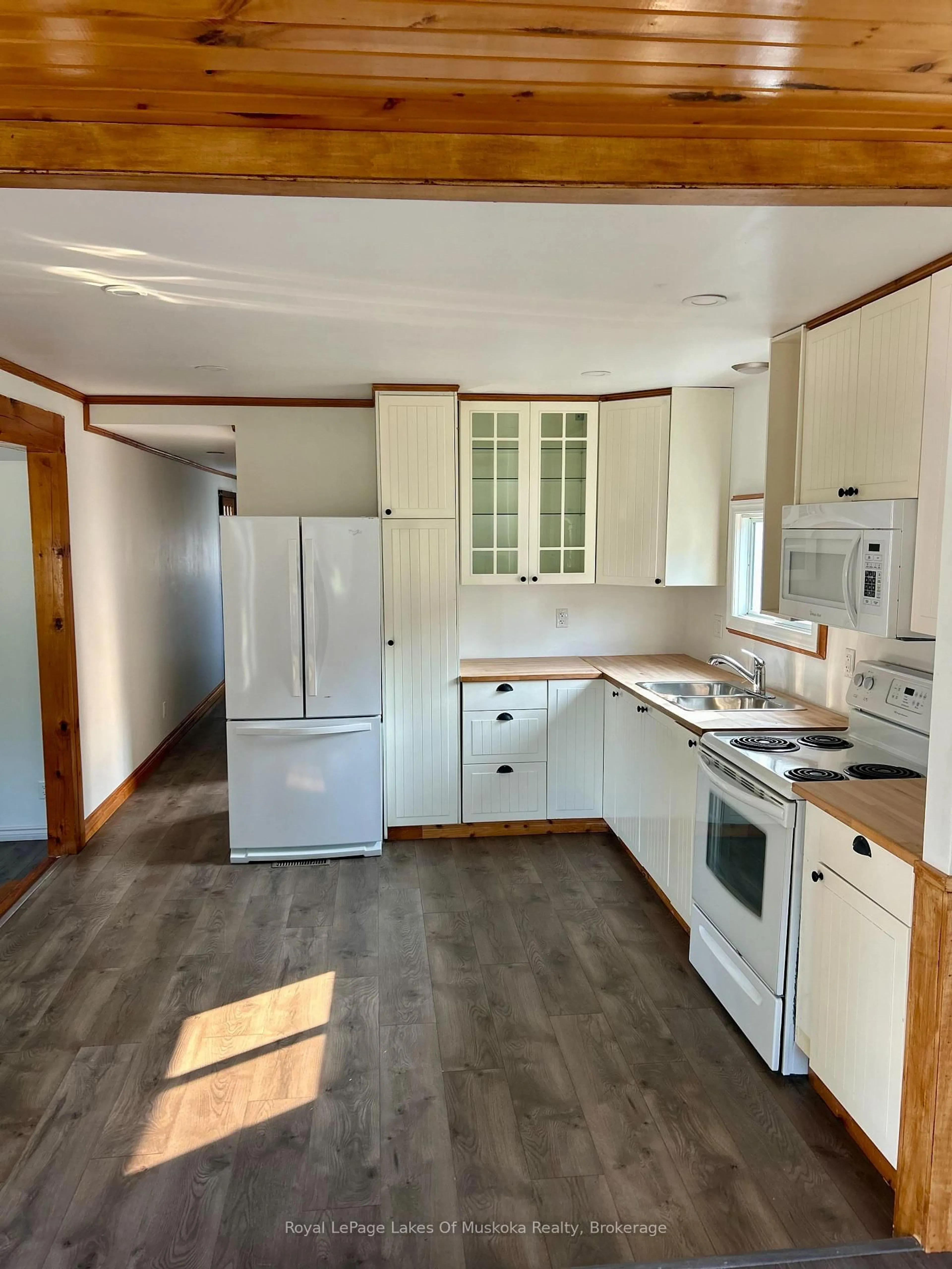 Standard kitchen, wood/laminate floor for 1701 Highway 11 #8, Gravenhurst Ontario P0E 1G0