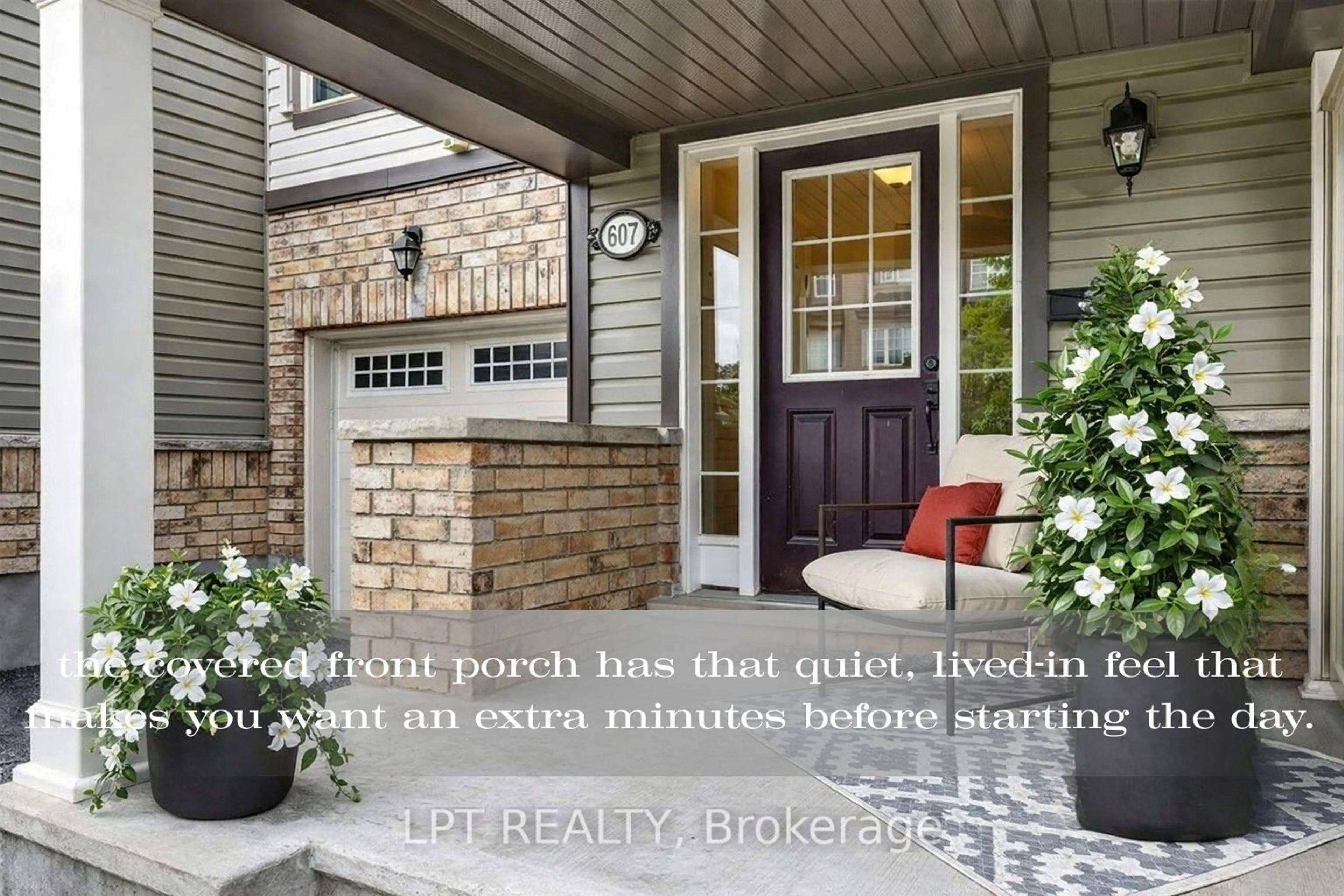 Indoor entryway for 607 Meadowcreek Circ, Ottawa Ontario K2M 0J9