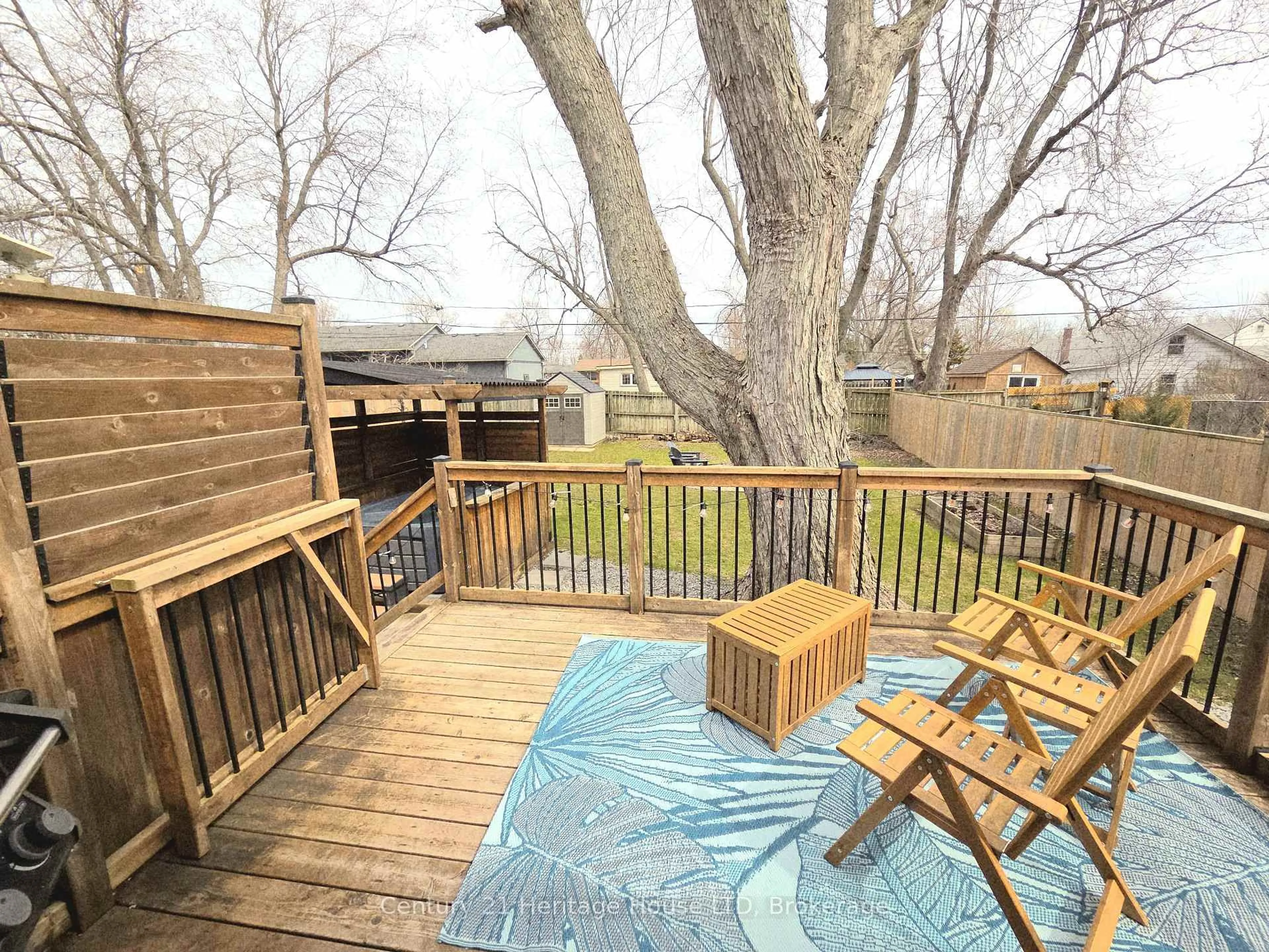 Patio, unknown for 552 Lakeview Rd, Fort Erie Ontario L2A 4W6