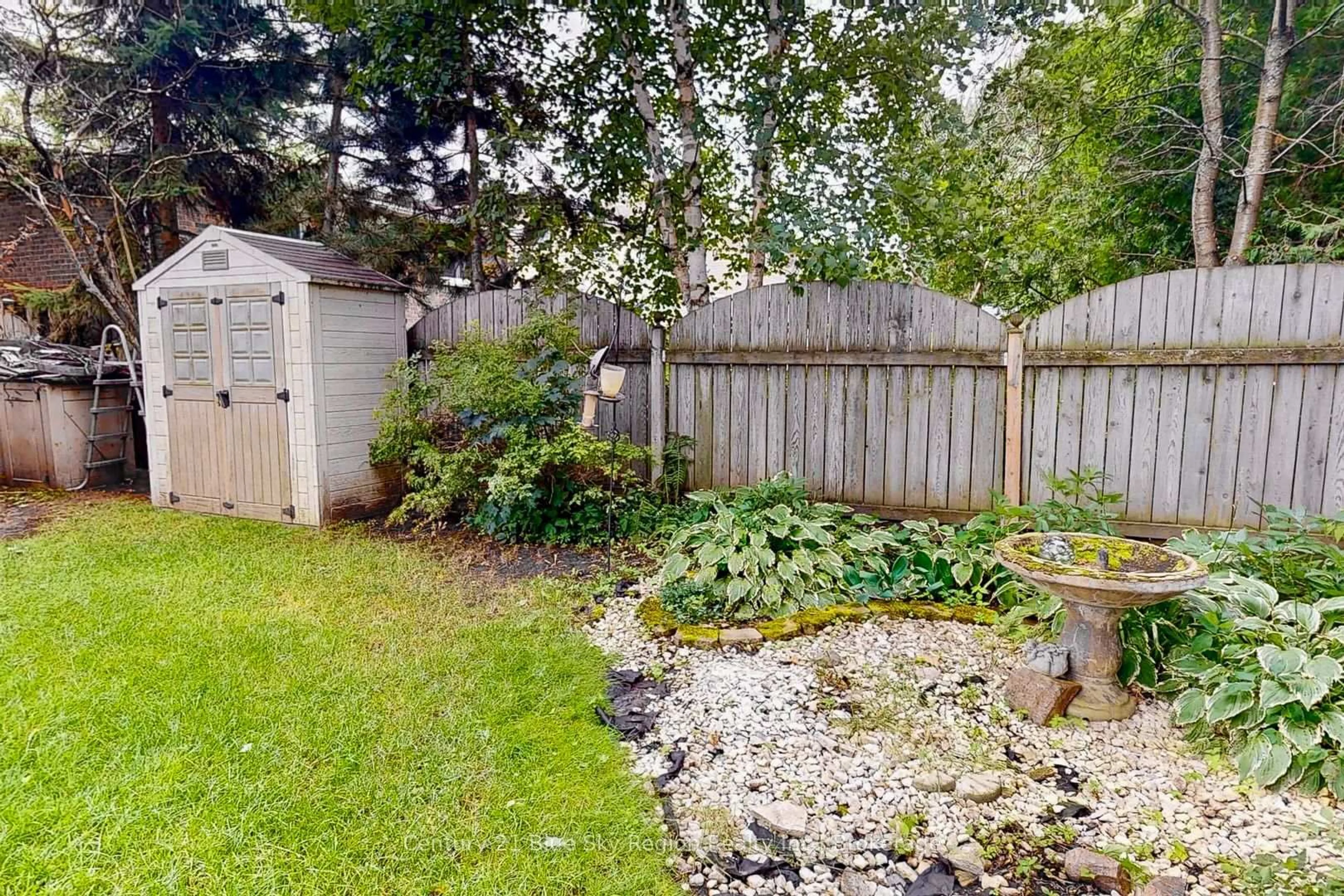 Patio, street for 137 Whitney Ave, North Bay Ontario P1A 1Y7