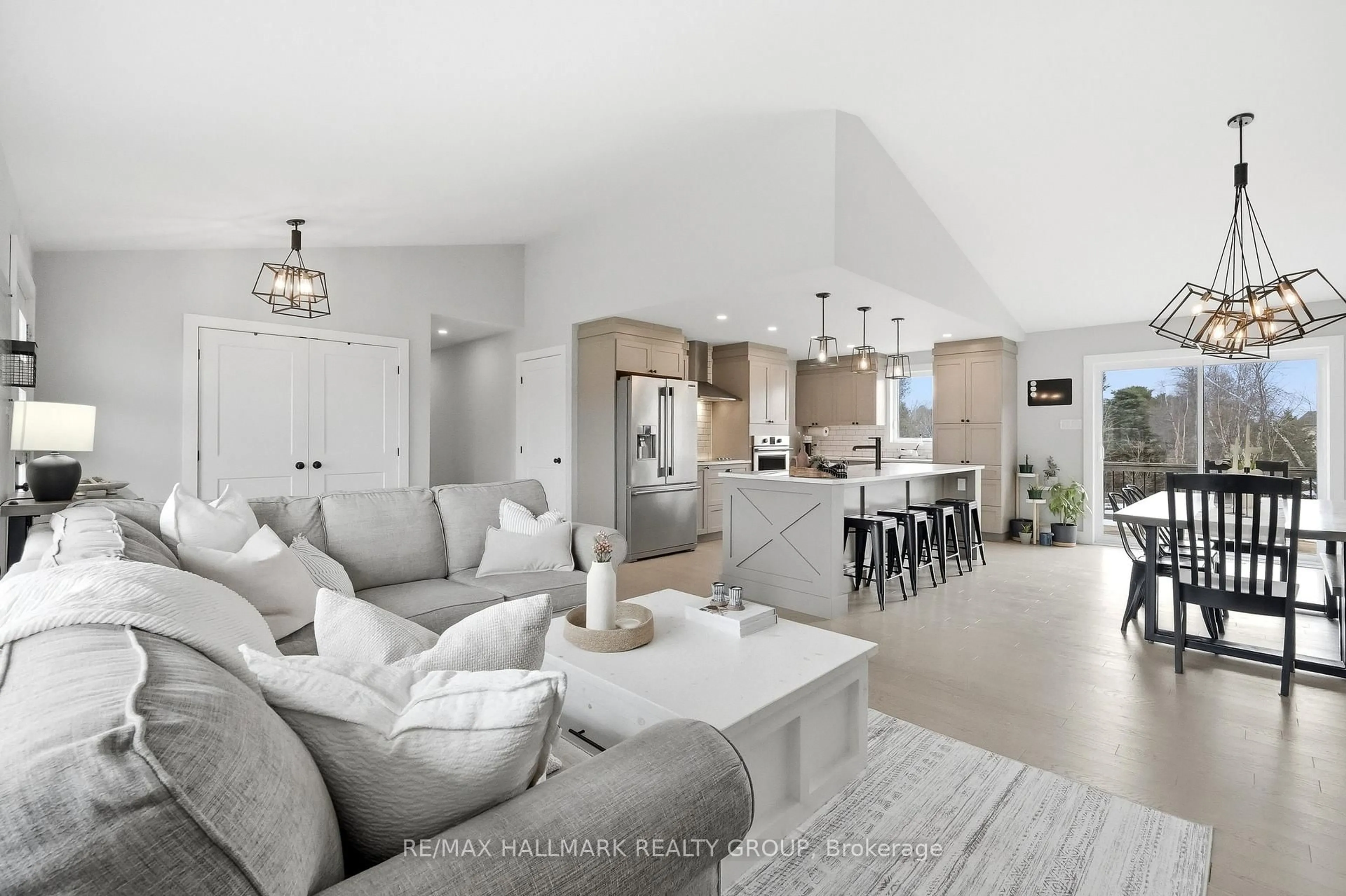 Open concept kitchen, unknown for 242 Etienne St, Clarence-Rockland Ontario K0A 1E0