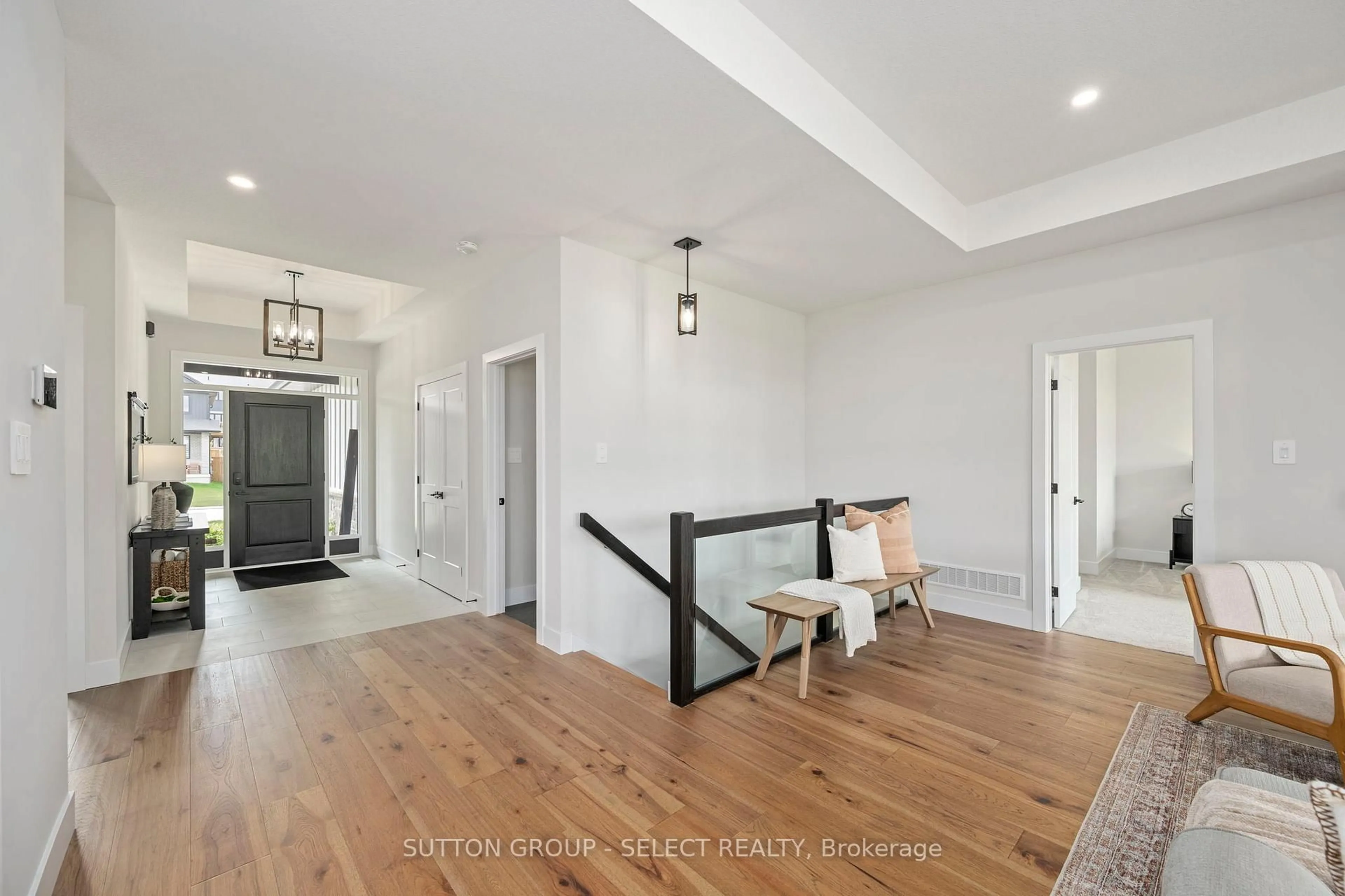 Indoor entryway for 2222 Linkway Blvd, London South Ontario N6K 0K9