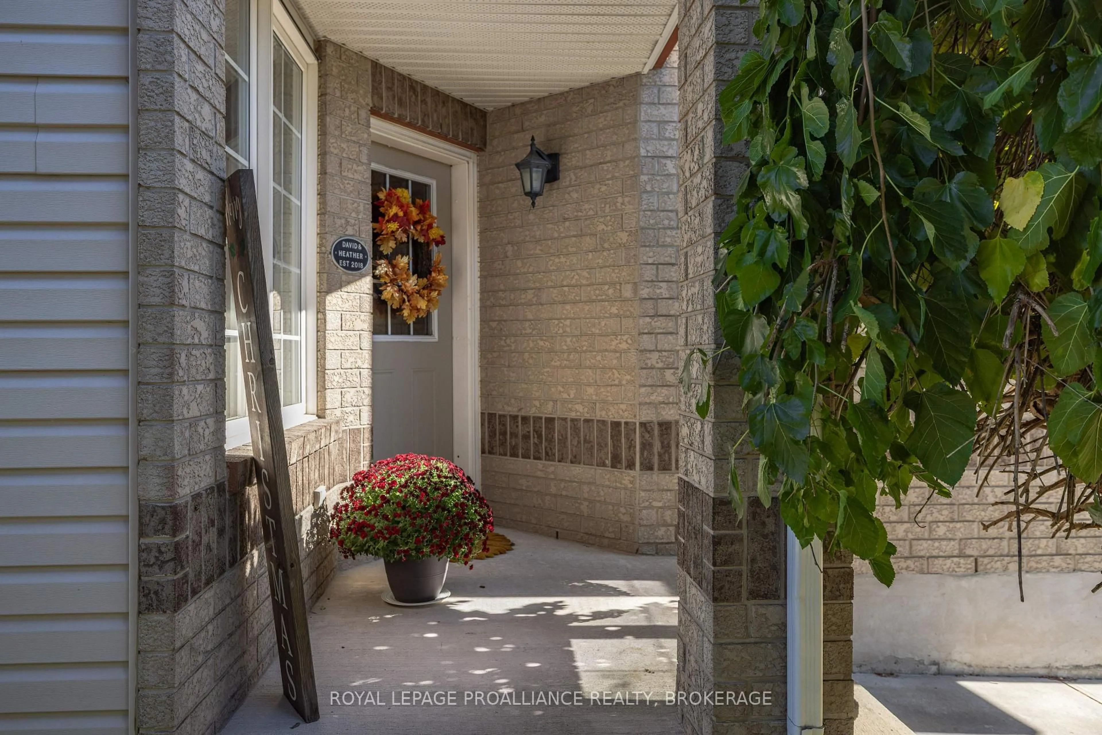 Indoor entryway for 2153 Swanfield St, Kingston Ontario K7M 0A9