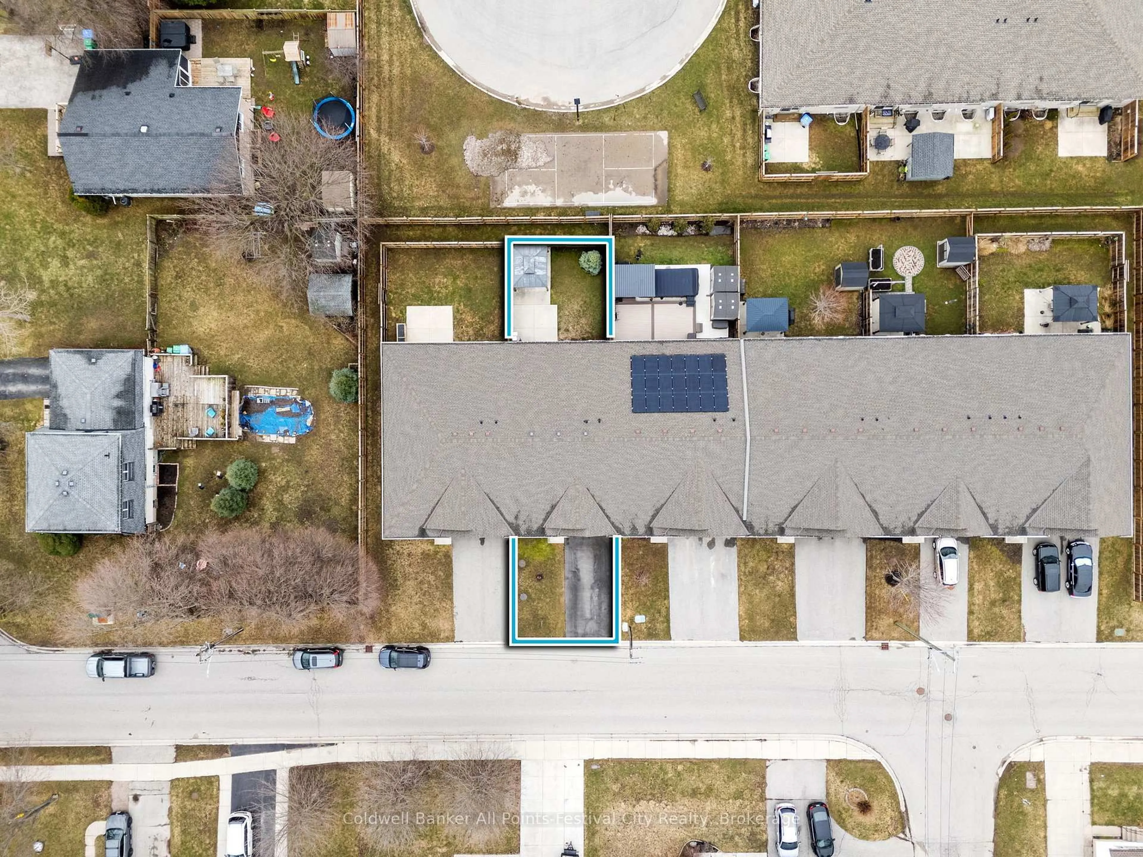 A pic from outside/outdoor area/front of a property/back of a property/a pic from drone, street for 206 Bennett St, Goderich Ontario N7A 4H5