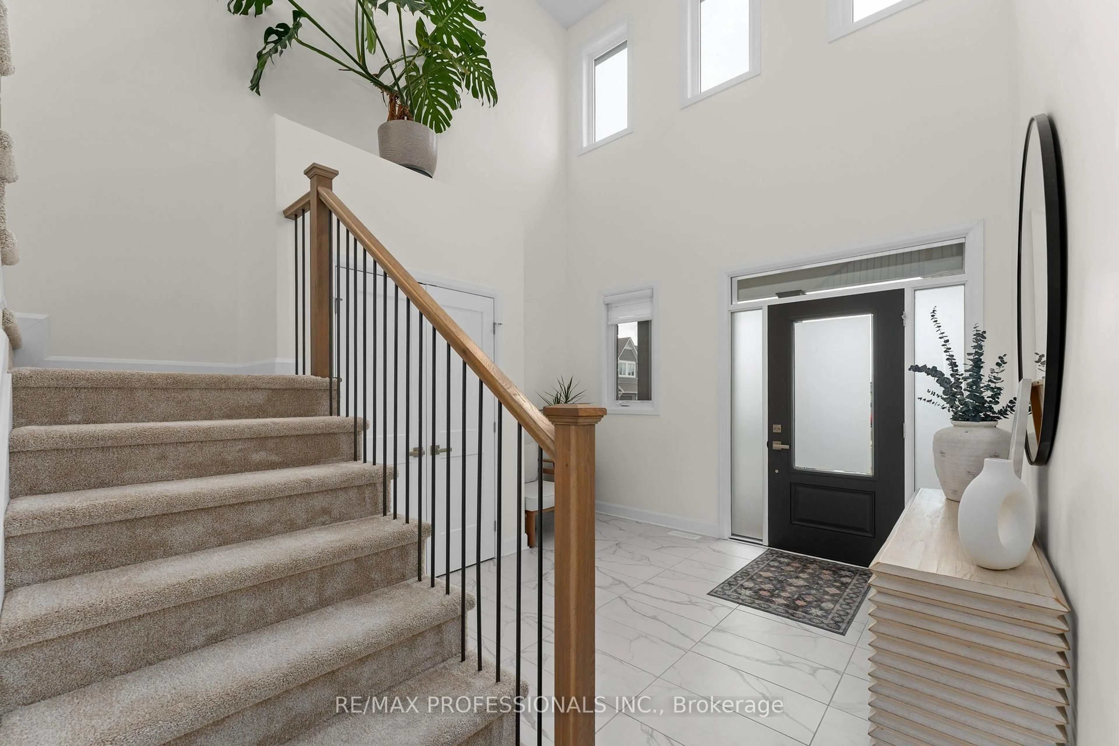 Indoor entryway for 1395 Monarch Dr, Kingston Ontario K7P 0S1