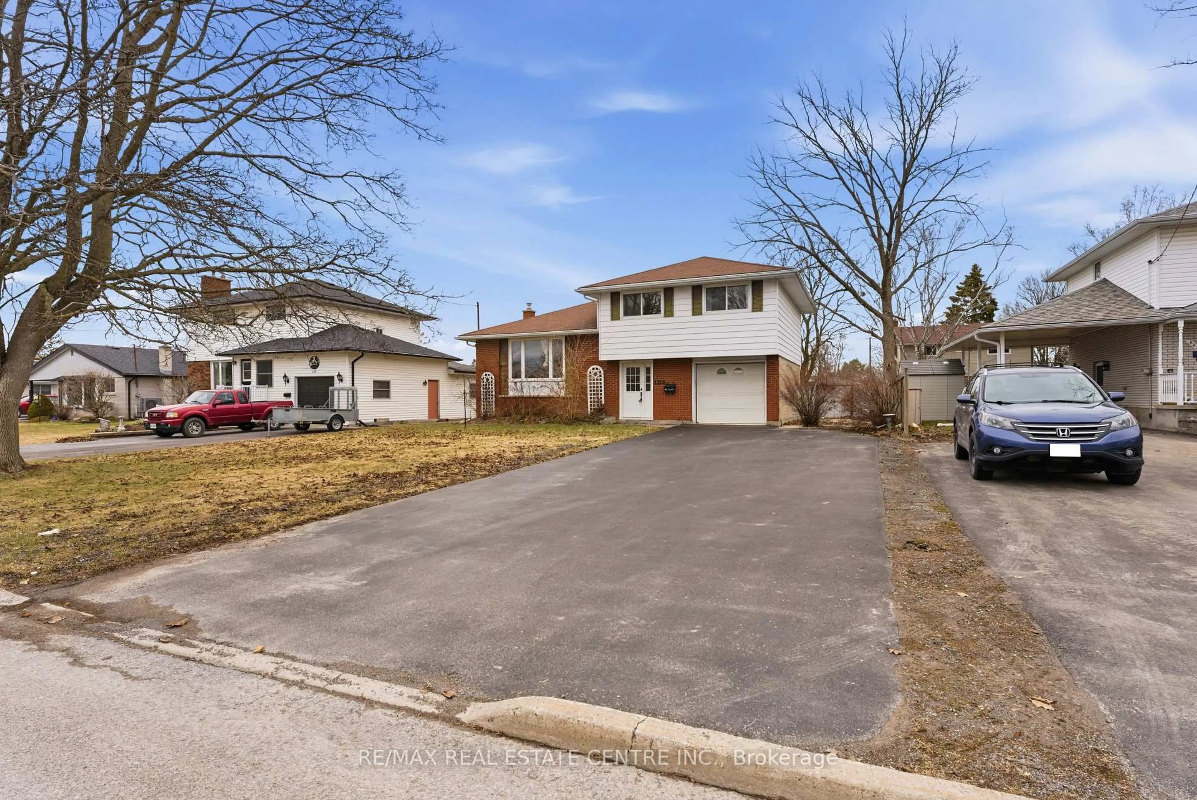 A pic from outside/outdoor area/front of a property/back of a property/a pic from drone, street for 640 Bridge St, Belleville Ontario K8N 1S5