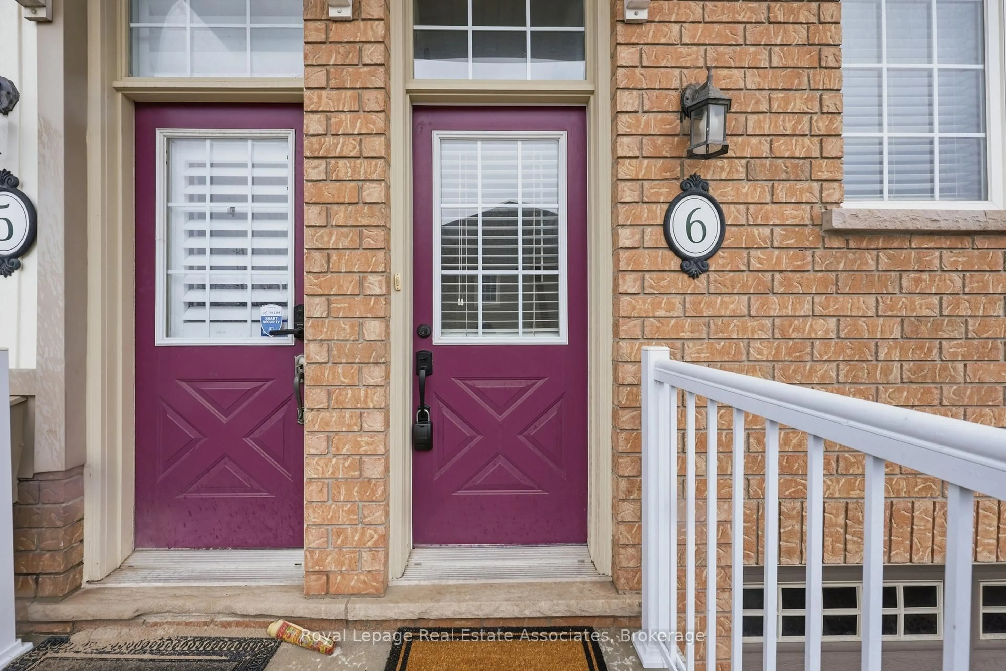 Indoor entryway for 170 Dewitt Rd #6, Hamilton Ontario L8E 0B4