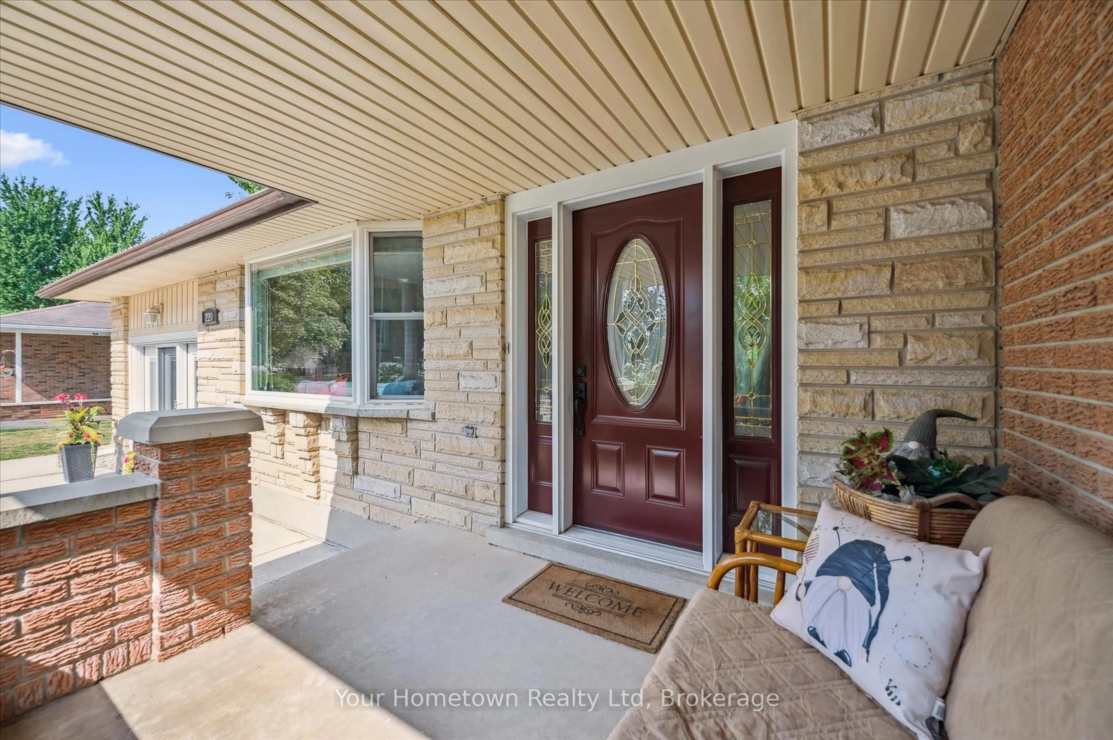 Indoor entryway for 220 Colborne St, Centre Wellington Ontario N0B 1S0