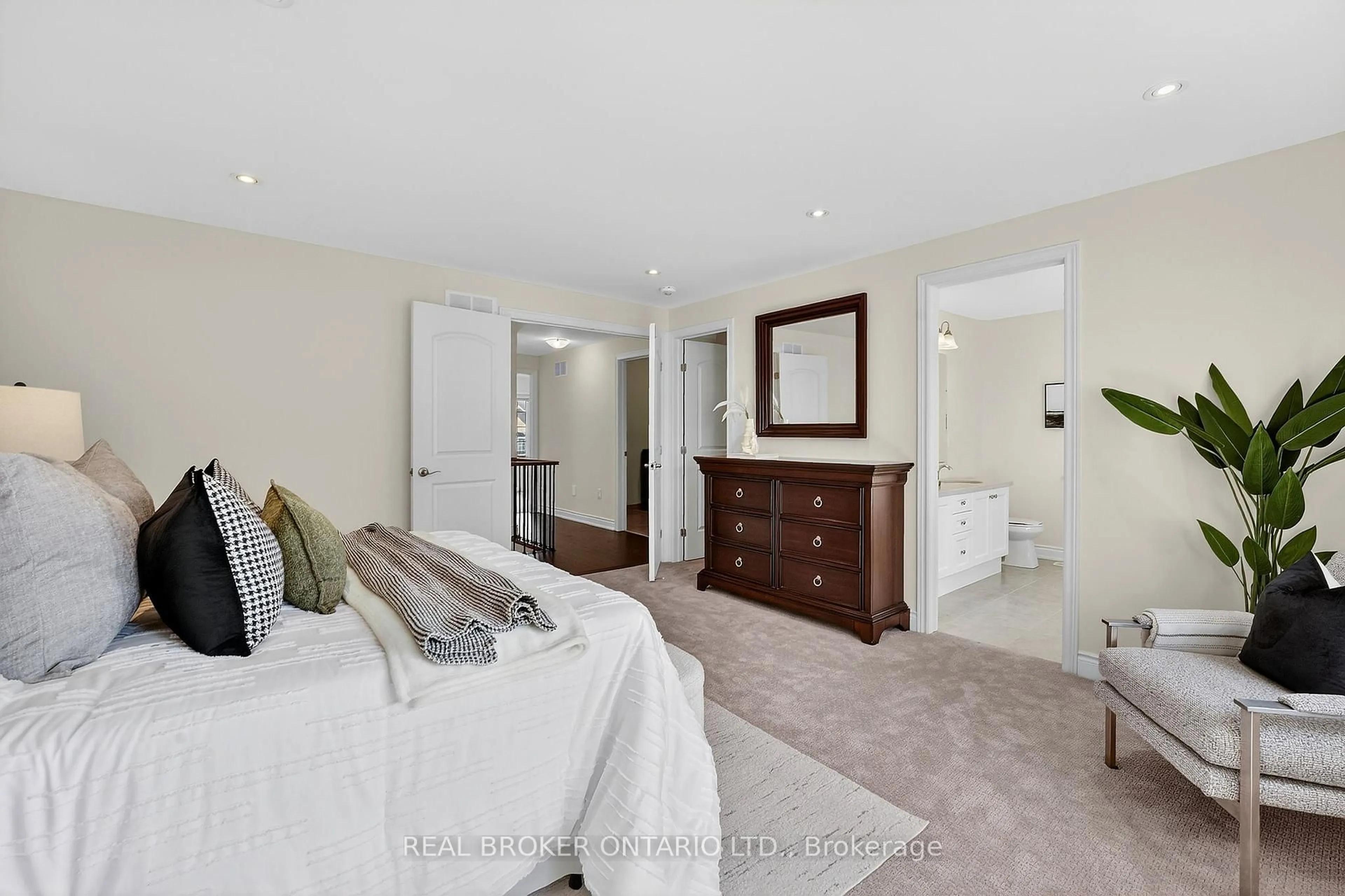 Bedroom with bed, unknown for 4 Beasley Grve, Hamilton Ontario L9K 0J7