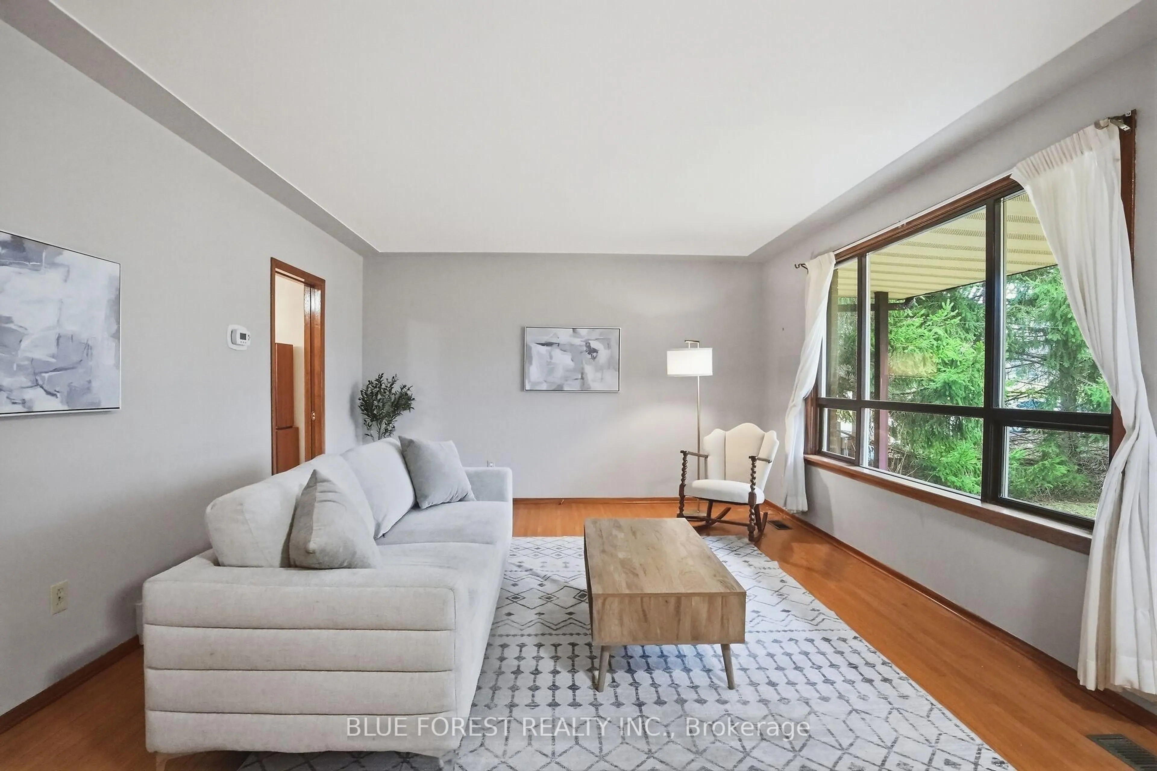 Living room with furniture, unknown for 1668 Hamilton Rd, London East Ontario N6M 1G4