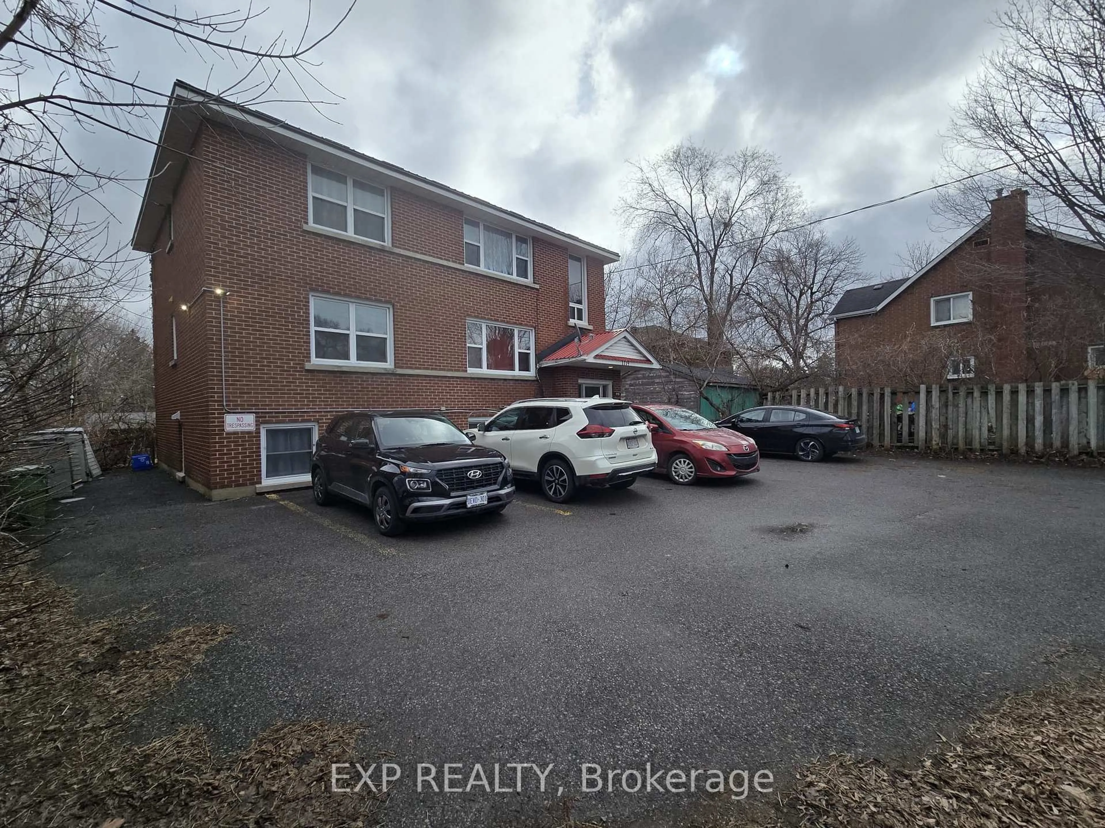 A pic from outside/outdoor area/front of a property/back of a property/a pic from drone, street for 1119 Merivale Rd, Ottawa Ontario K1Z 6B1