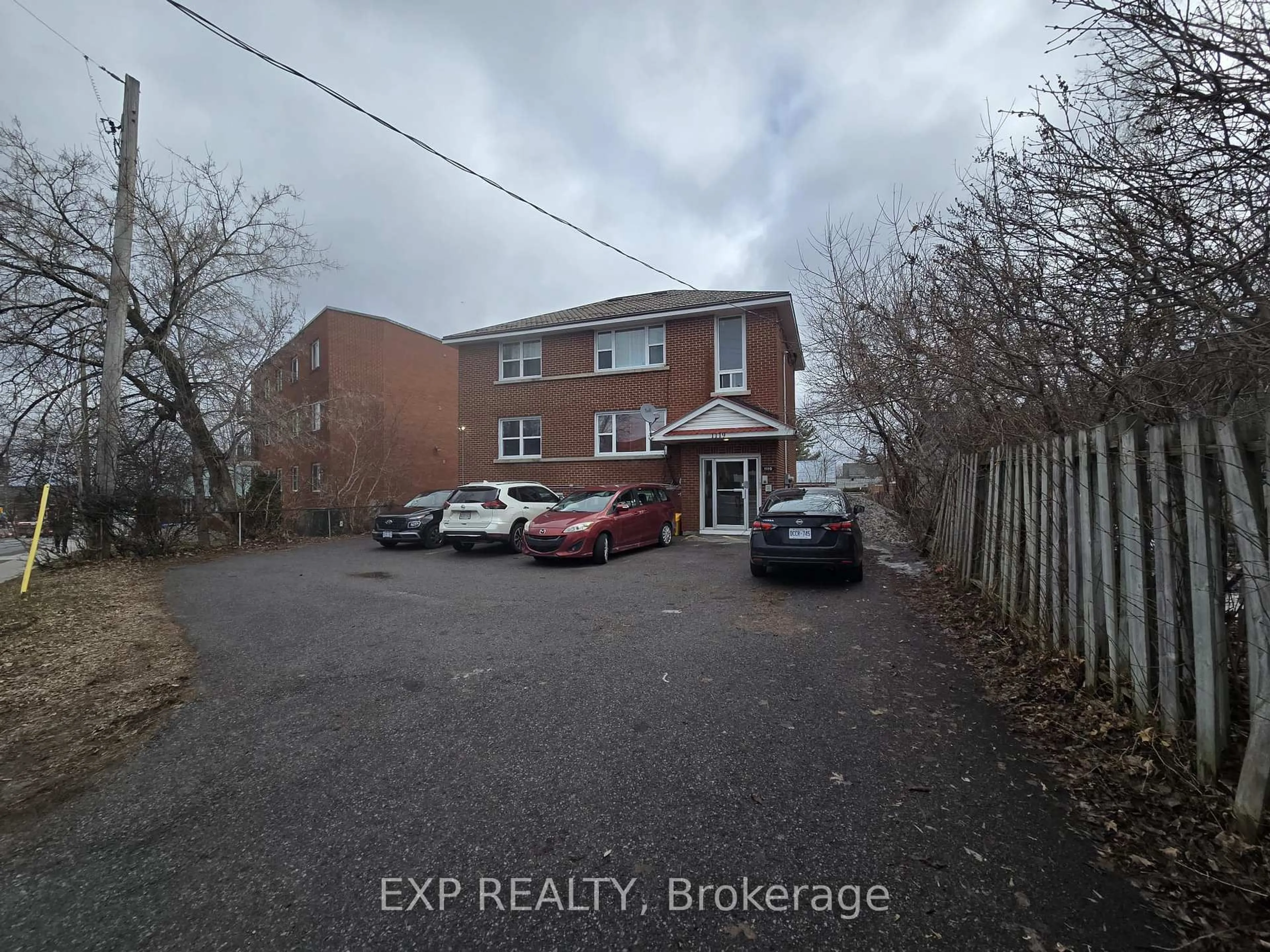 A pic from outside/outdoor area/front of a property/back of a property/a pic from drone, building for 1119 Merivale Rd, Ottawa Ontario K1Z 6B1