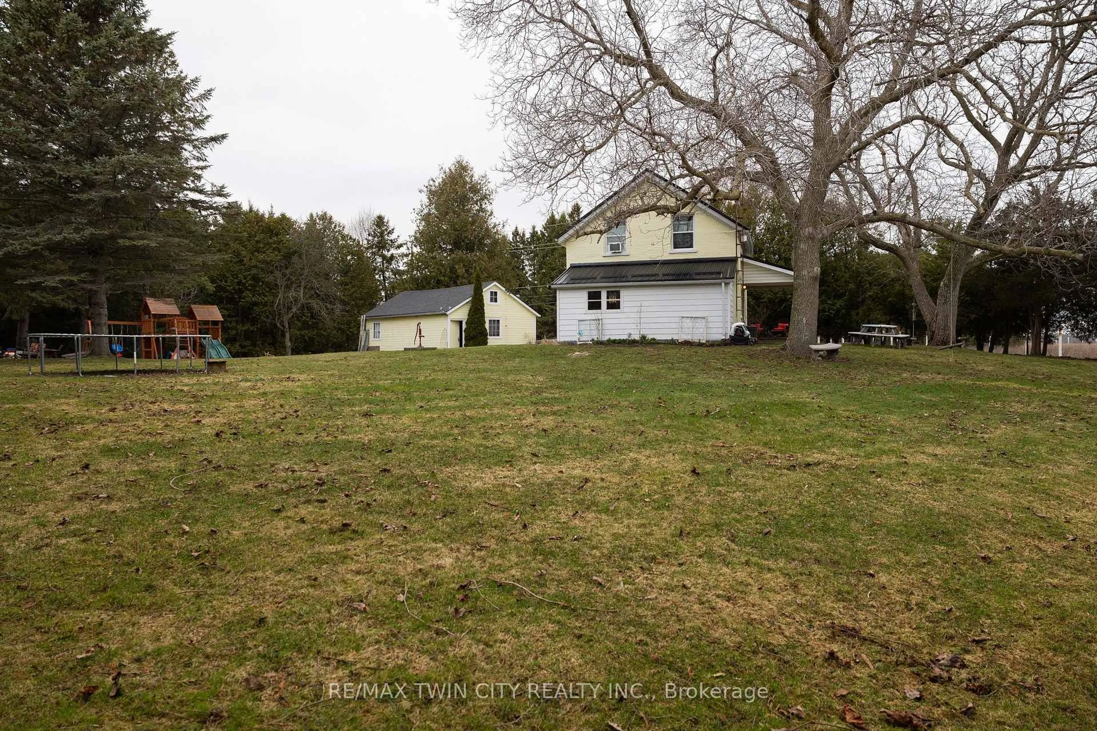 A pic from outside/outdoor area/front of a property/back of a property/a pic from drone, street for 18 MCGILL Rd, Brant Ontario N0E 1K0