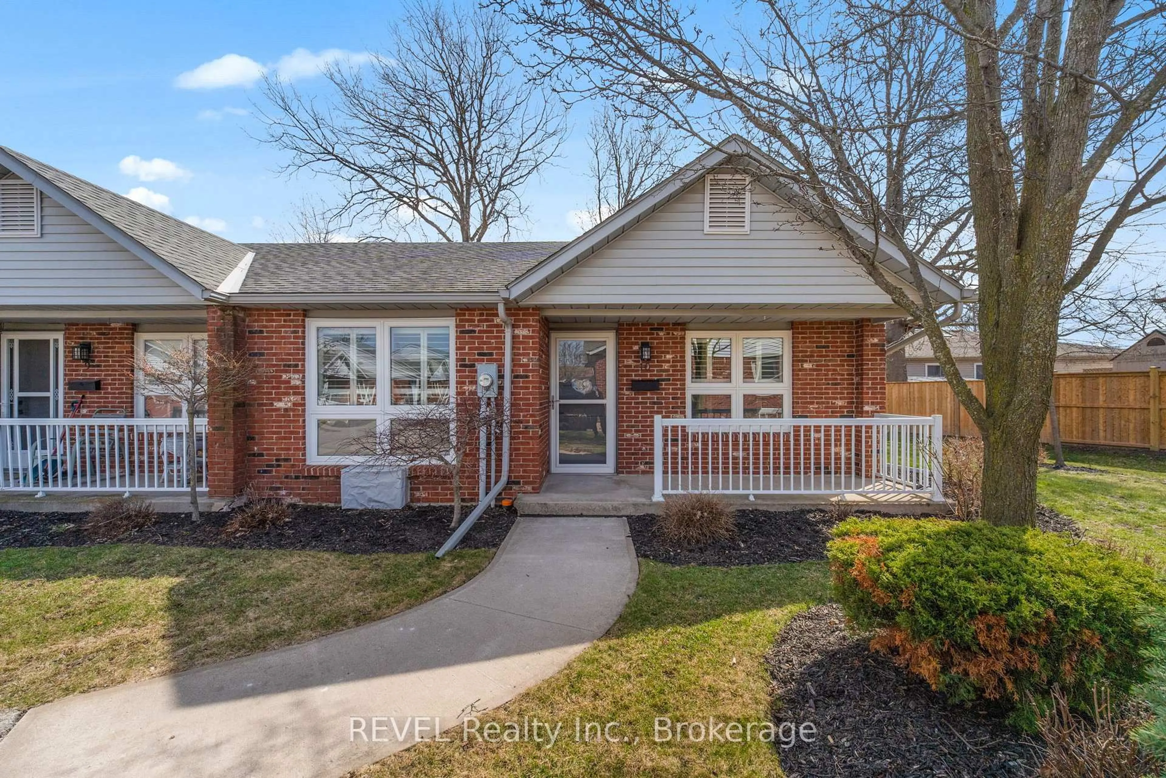 Home with brick exterior material, street for 226 Vansickle Rd #10, St. Catharines Ontario L2S 2S7