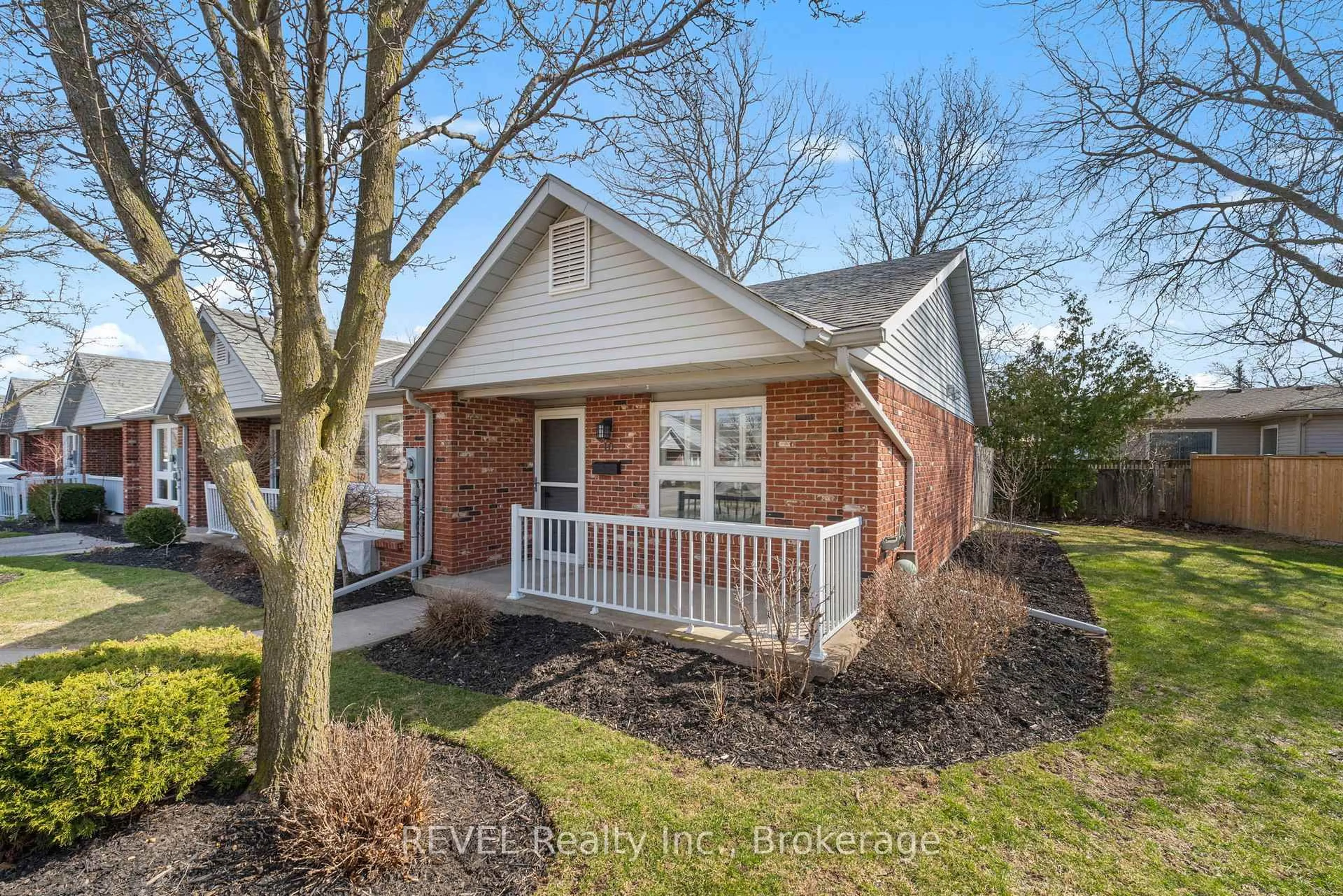 Home with brick exterior material, street for 226 Vansickle Rd #10, St. Catharines Ontario L2S 2S7