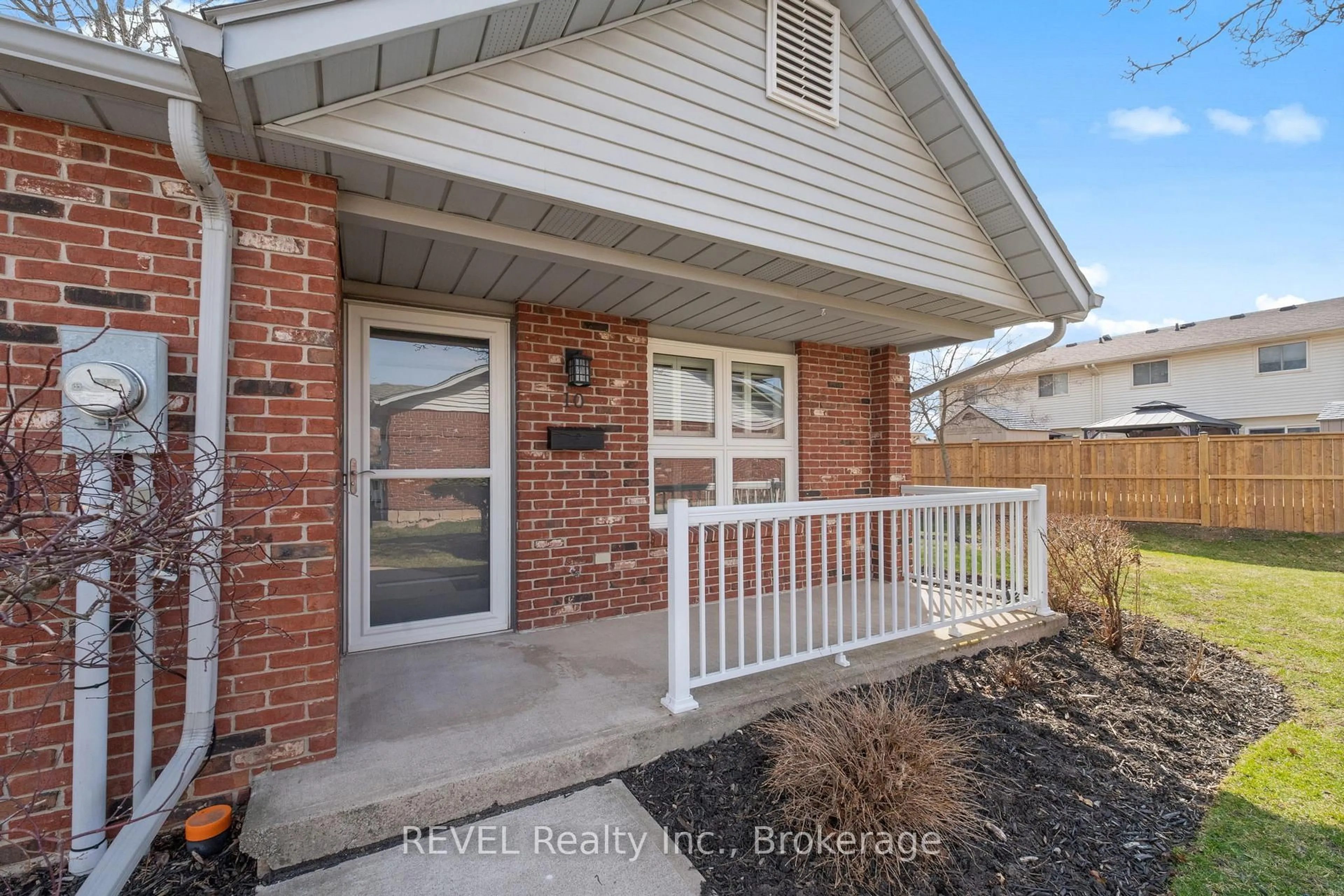 Home with brick exterior material, street for 226 Vansickle Rd #10, St. Catharines Ontario L2S 2S7