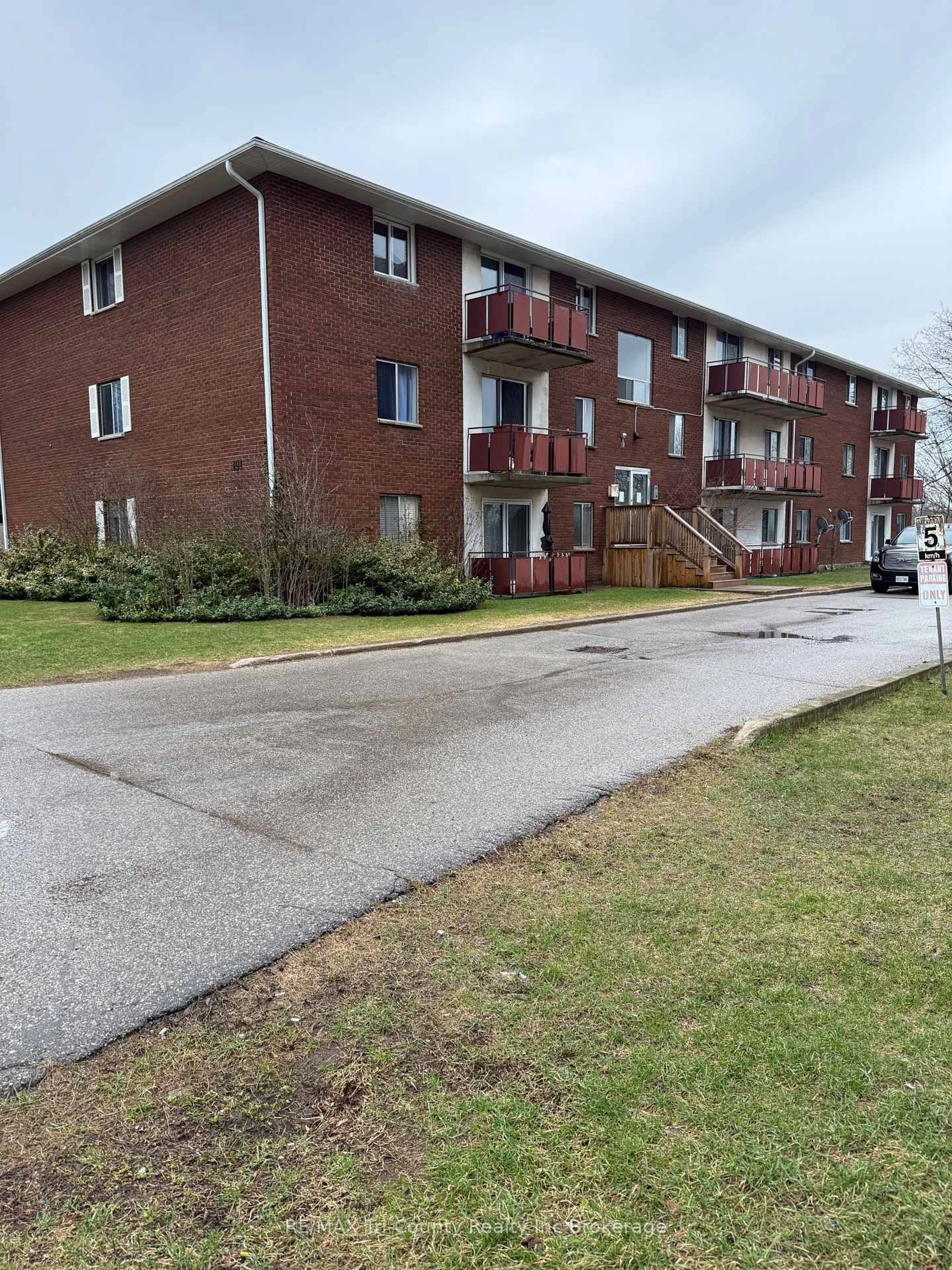 A pic from outside/outdoor area/front of a property/back of a property/a pic from drone, street for 191 Lisgar Ave #302, Tillsonburg Ontario N4G 3L5