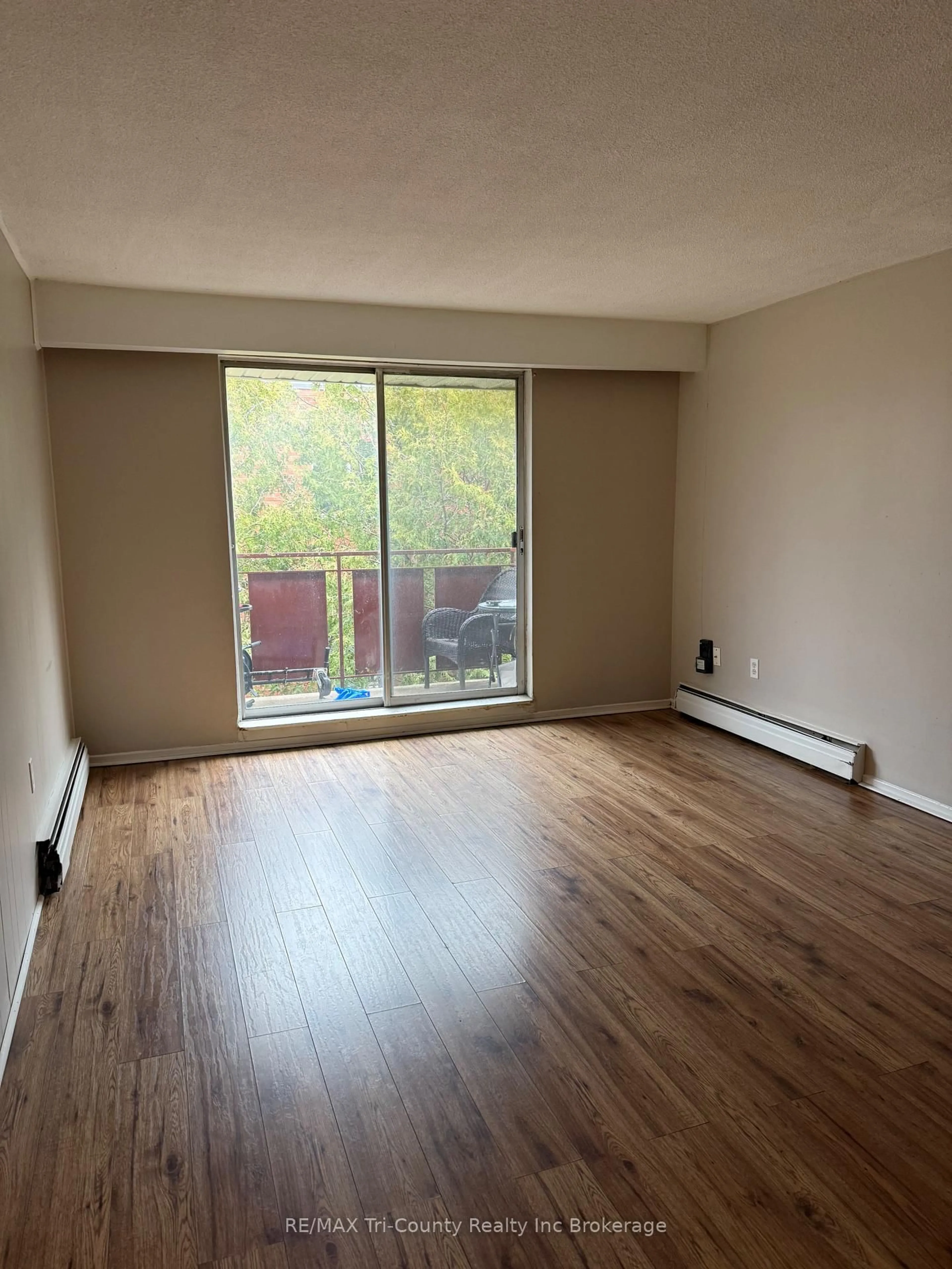 A pic of a room for 191 Lisgar Ave #302, Tillsonburg Ontario N4G 3L5