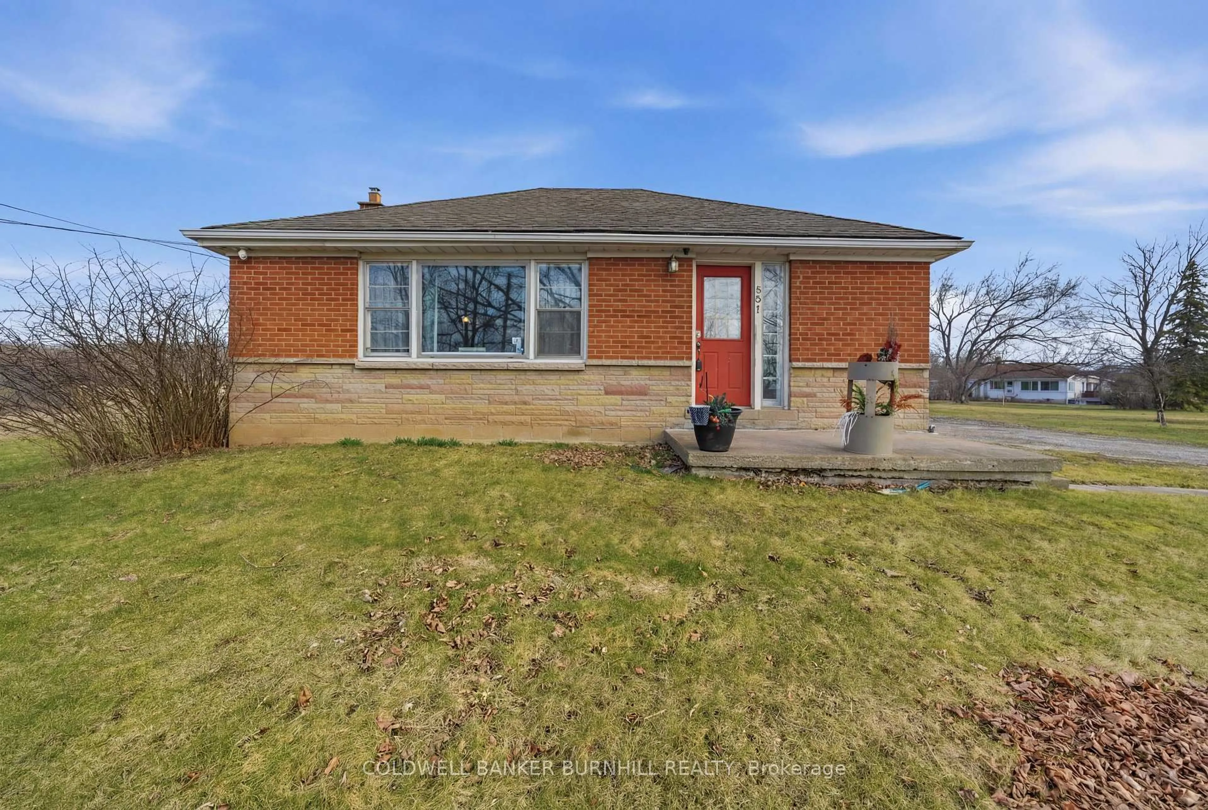 Home with brick exterior material, street for 601 York Rd, Hamilton Ontario L9H 6A1