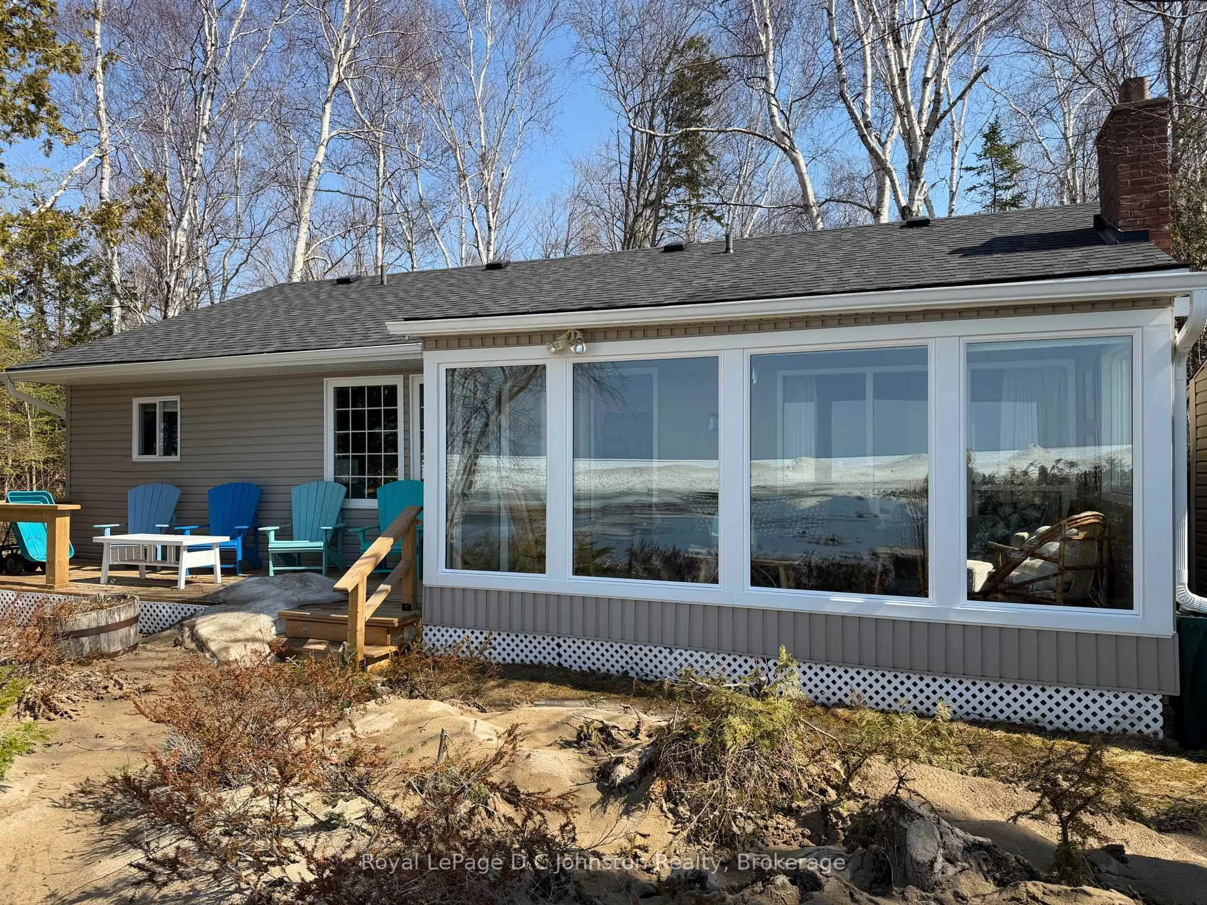 Home with vinyl exterior material, water/lake/river/ocean view for 225 Bruce Road 13 Rd, Native Leased Lands Ontario N0H 2L0