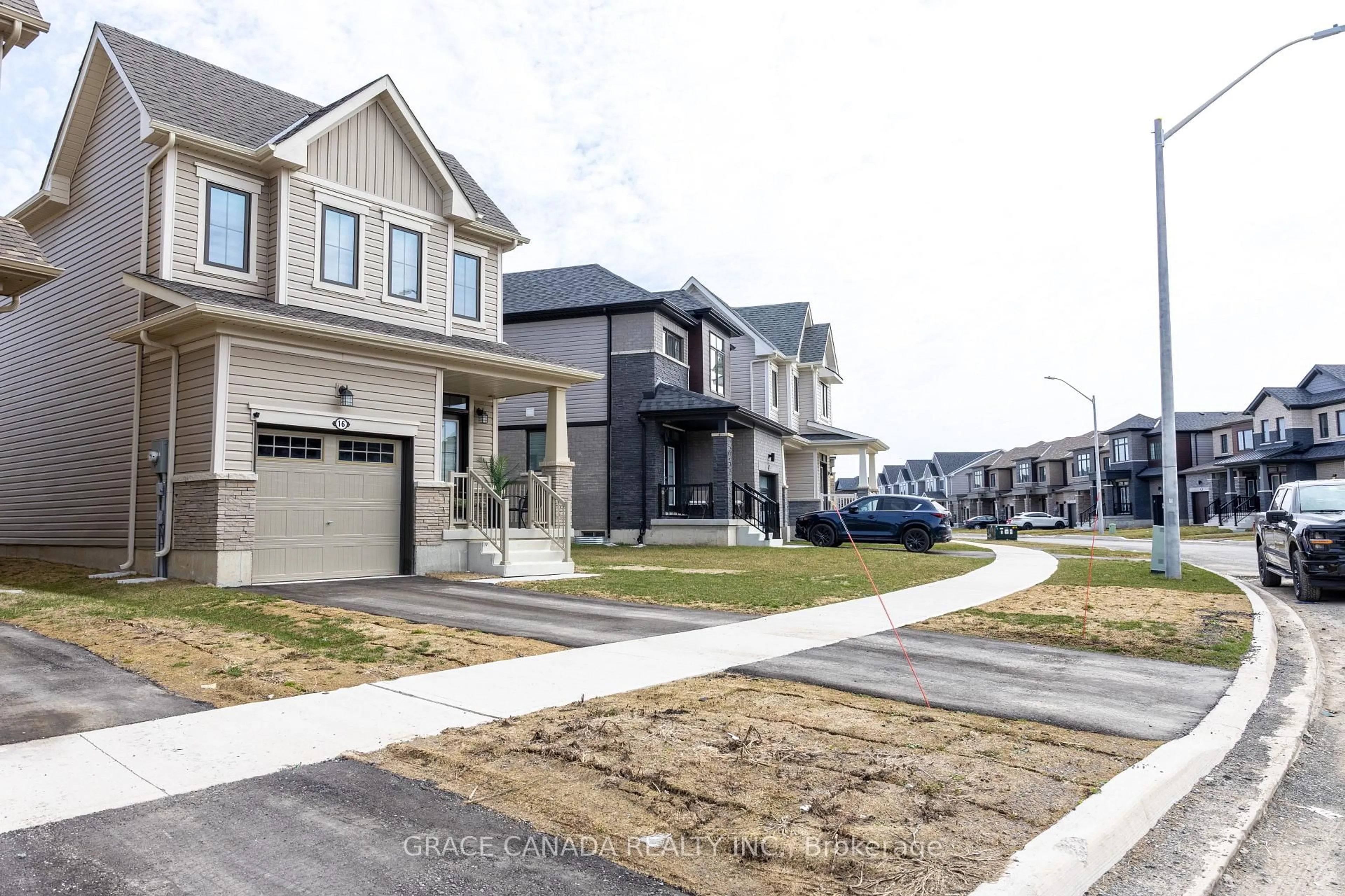 Home with vinyl exterior material, street for 16 Brighton Lane, Thorold Ontario L2V 0P2
