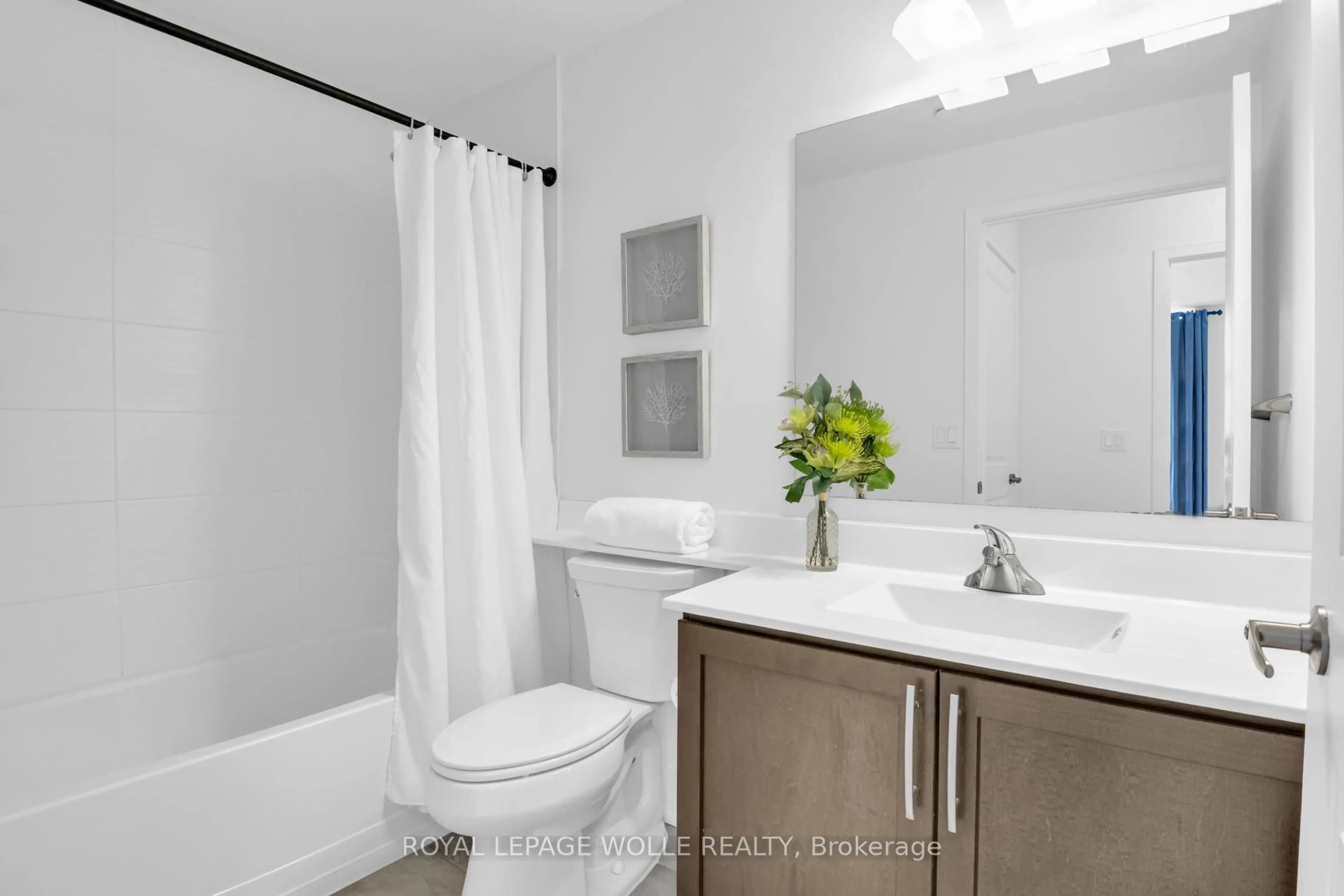 Standard bathroom, unknown for 144 Park St #904, Waterloo Ontario N2L 0B6