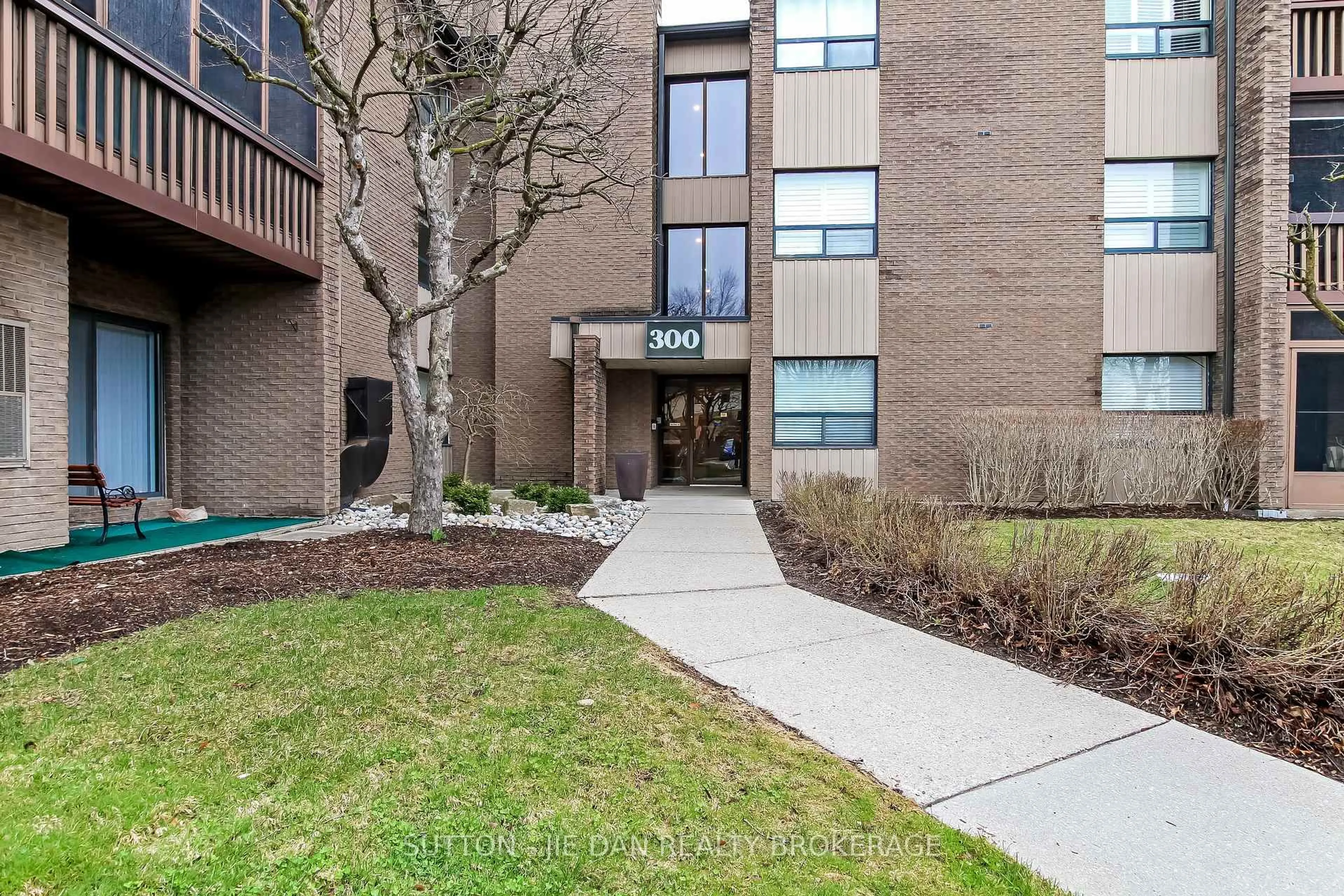 Unknown for 300 EVERGLADE Cres #214, London North Ontario N6H 4P8