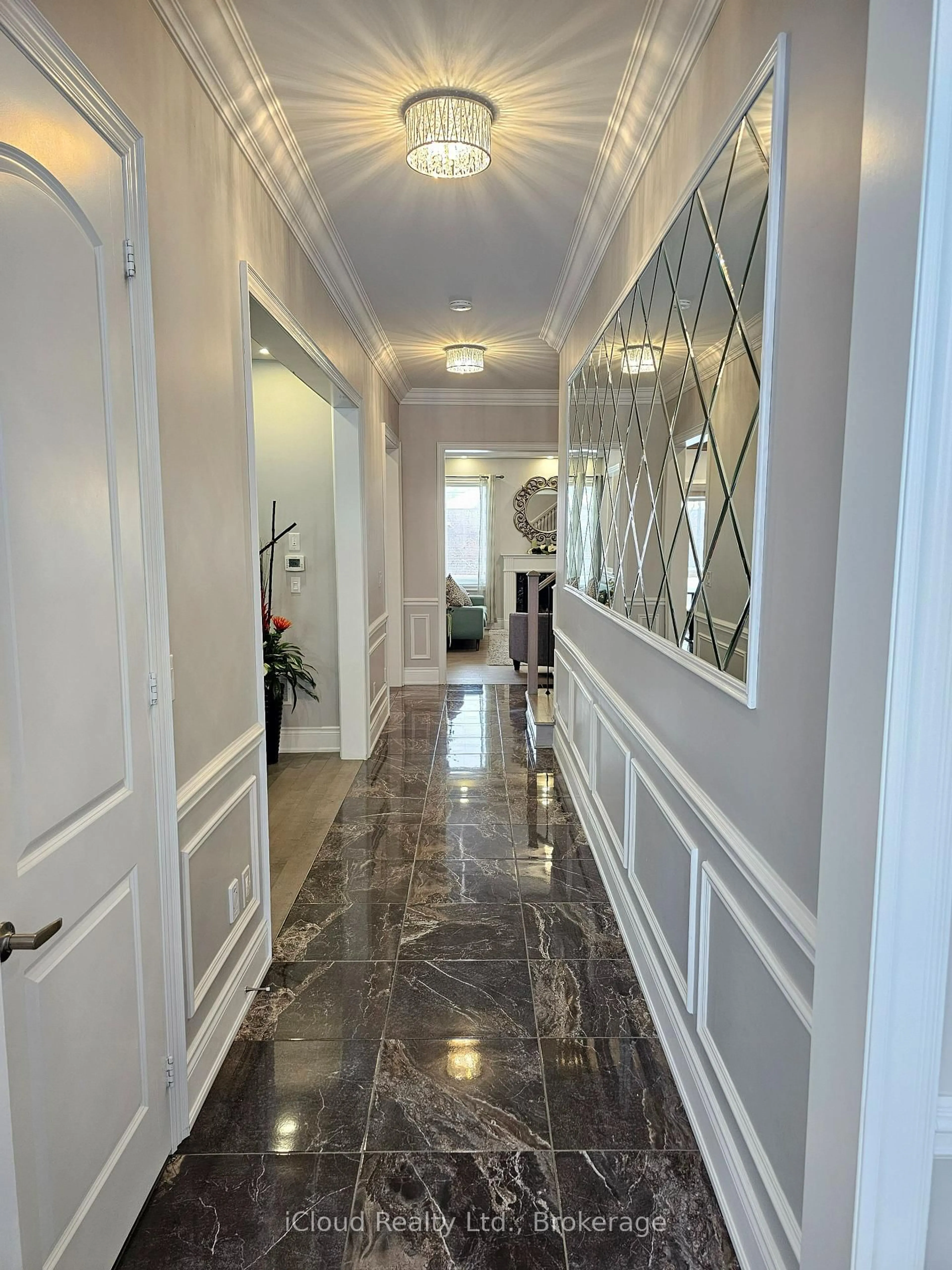 Indoor foyer for 227 Humphery St, Hamilton Ontario L8B 1X4