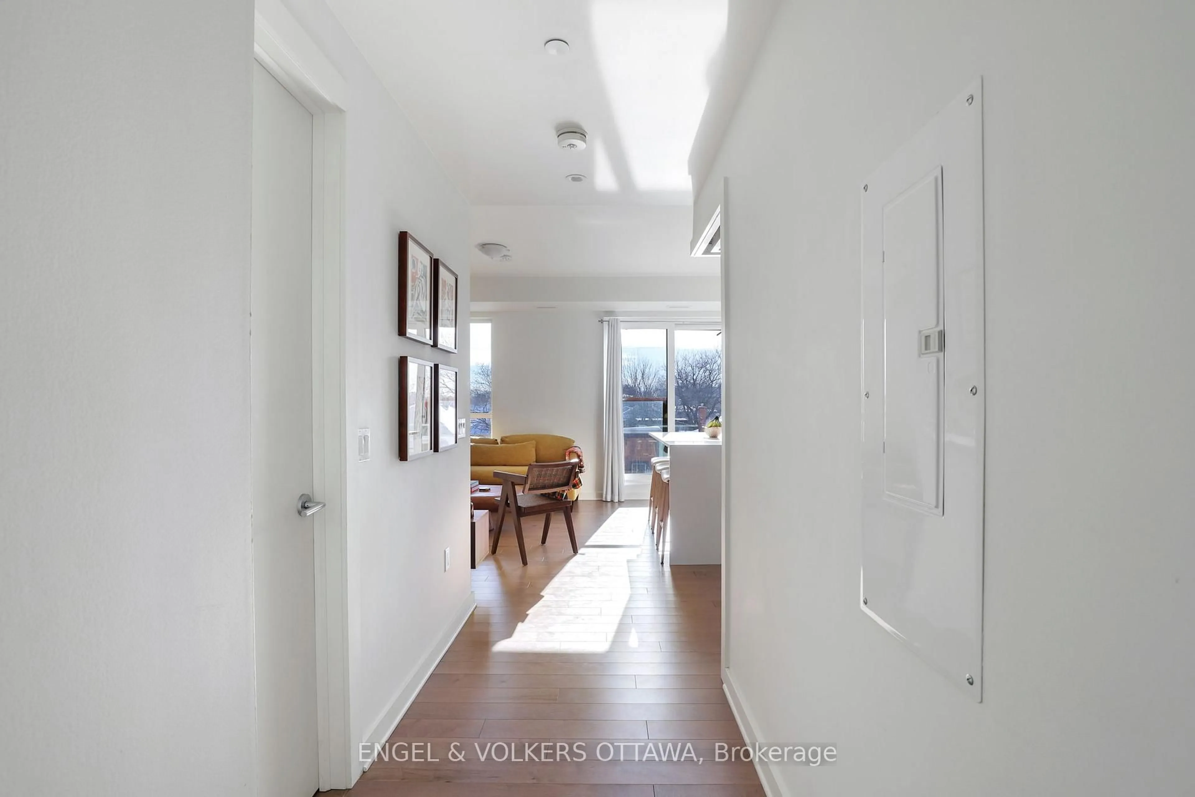 Indoor entryway for 135 Barrette St #308, Ottawa Ontario K1L 7Z9