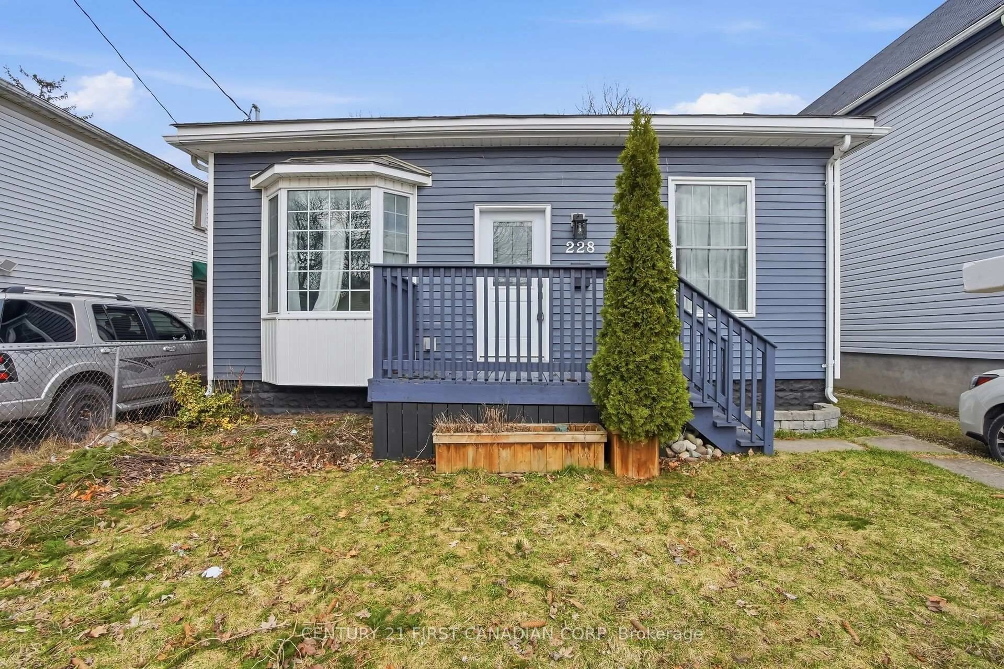 Home with vinyl exterior material, street for 228 South St, London East Ontario N6B 1B4