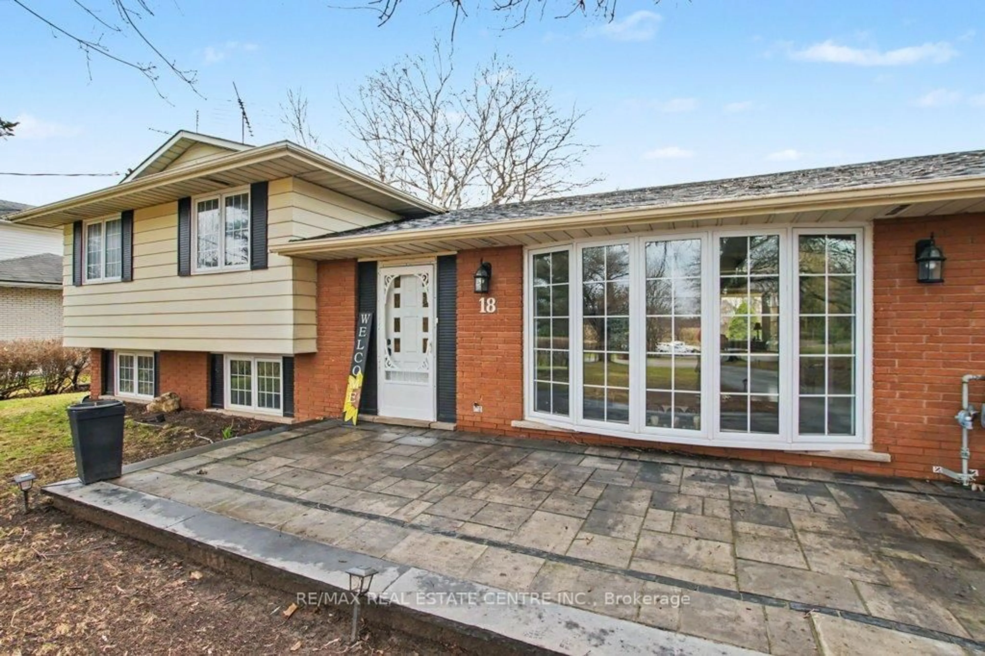 Home with brick exterior material, street for 18 6th Concession Rd, Hamilton Ontario L8B 1A2