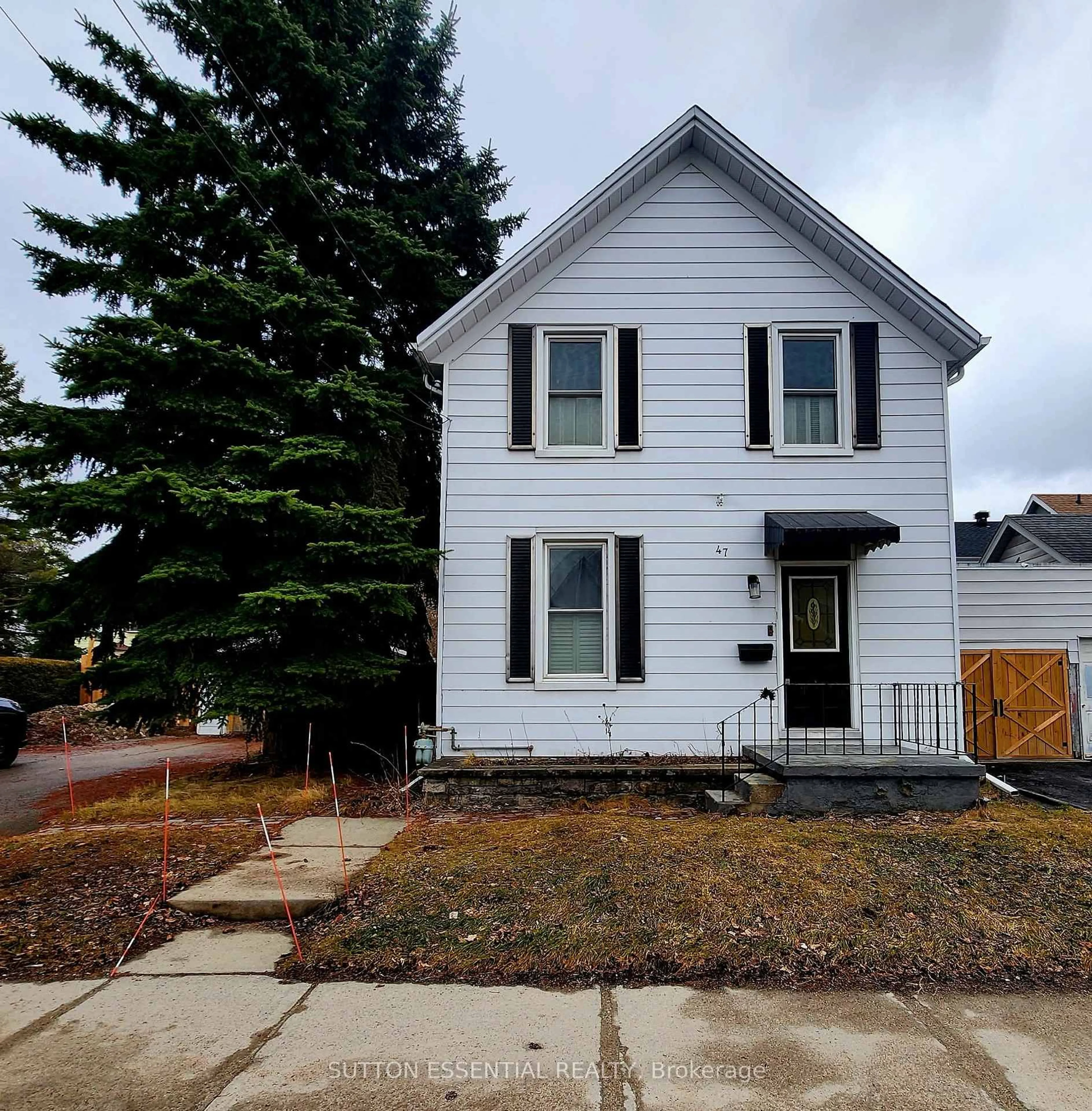 Home with vinyl exterior material, street for 47 Pearl St, Brockville Ontario K6V 1P6