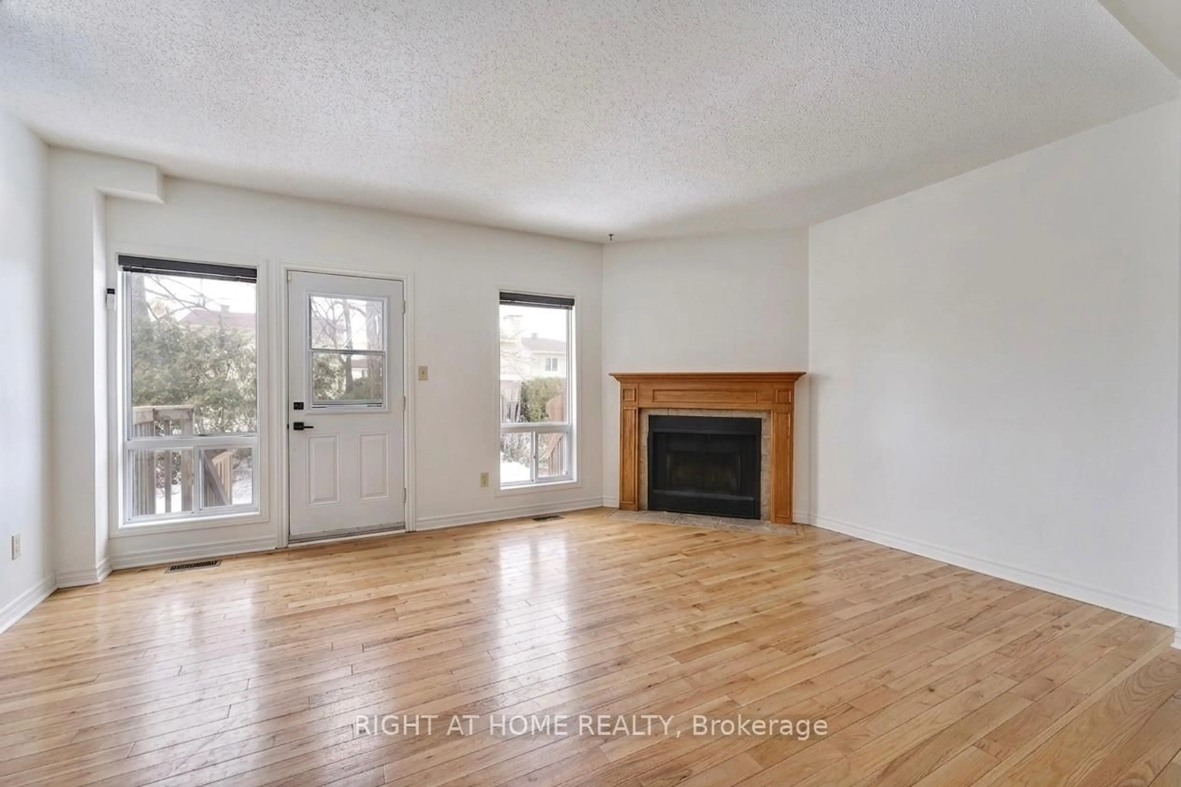 A pic of a room for 22 ALMOND Lane, Kanata Ontario K2L 3T3