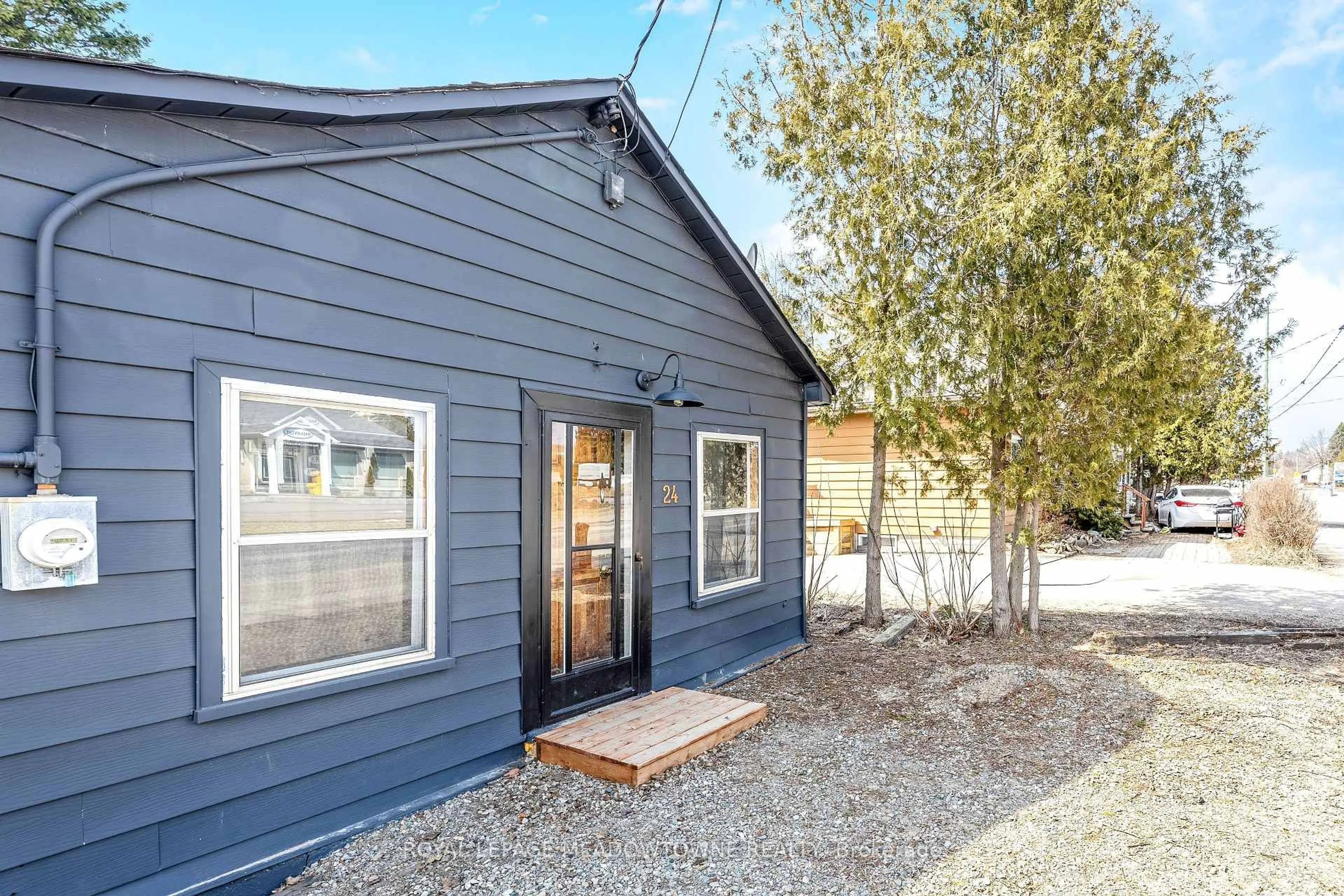 Home with vinyl exterior material, street for 24 Trafalgar Rd, Erin Ontario N0B 1Z0