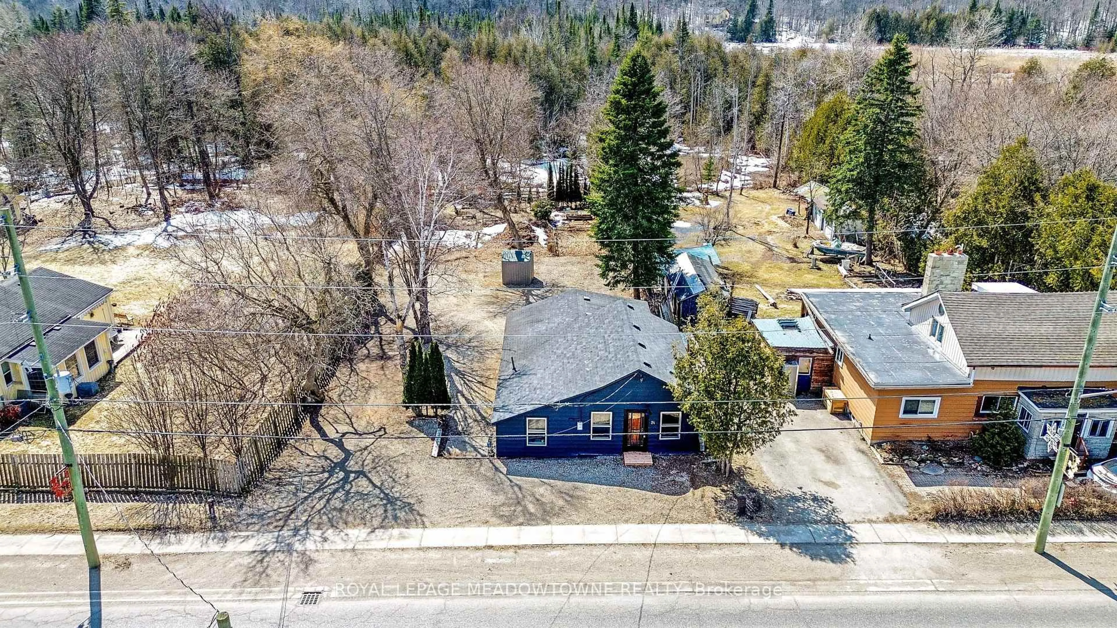 A pic from outside/outdoor area/front of a property/back of a property/a pic from drone, street for 24 Trafalgar Rd, Erin Ontario N0B 1Z0