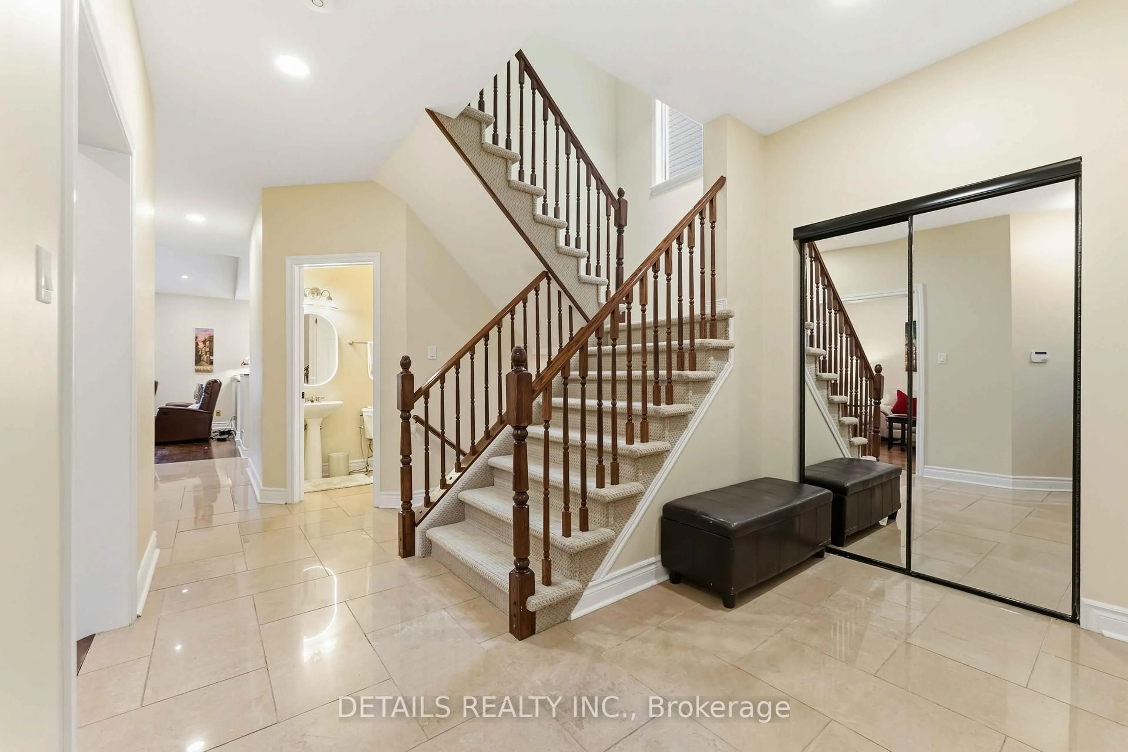 Indoor entryway for 4124 Wolfe Point Way, Ottawa Ontario K1V 1P4