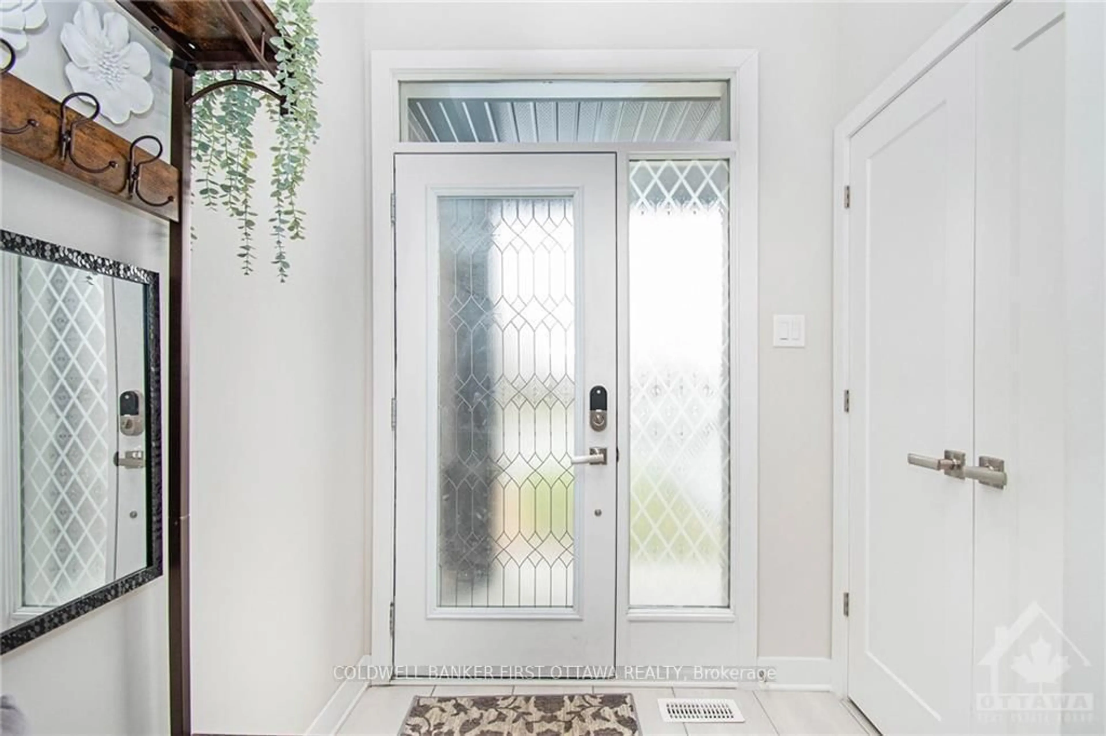 Indoor entryway for 427 Rainrock Cres, Ottawa Ontario K1W 0K4